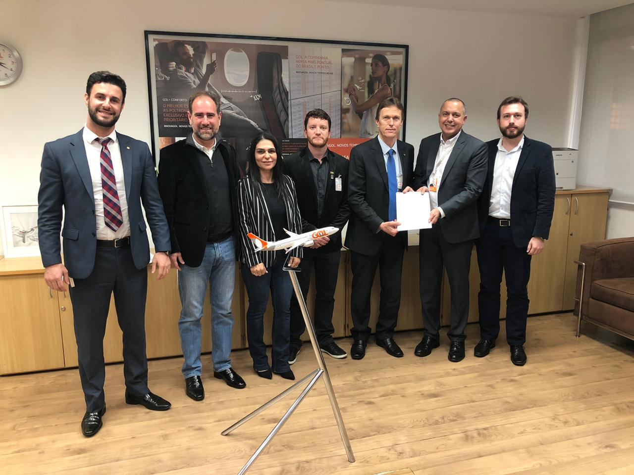 Comitiva da regional Sul visita companhias aéreas e faz defesa do aeroporto regional de Jaguaruna