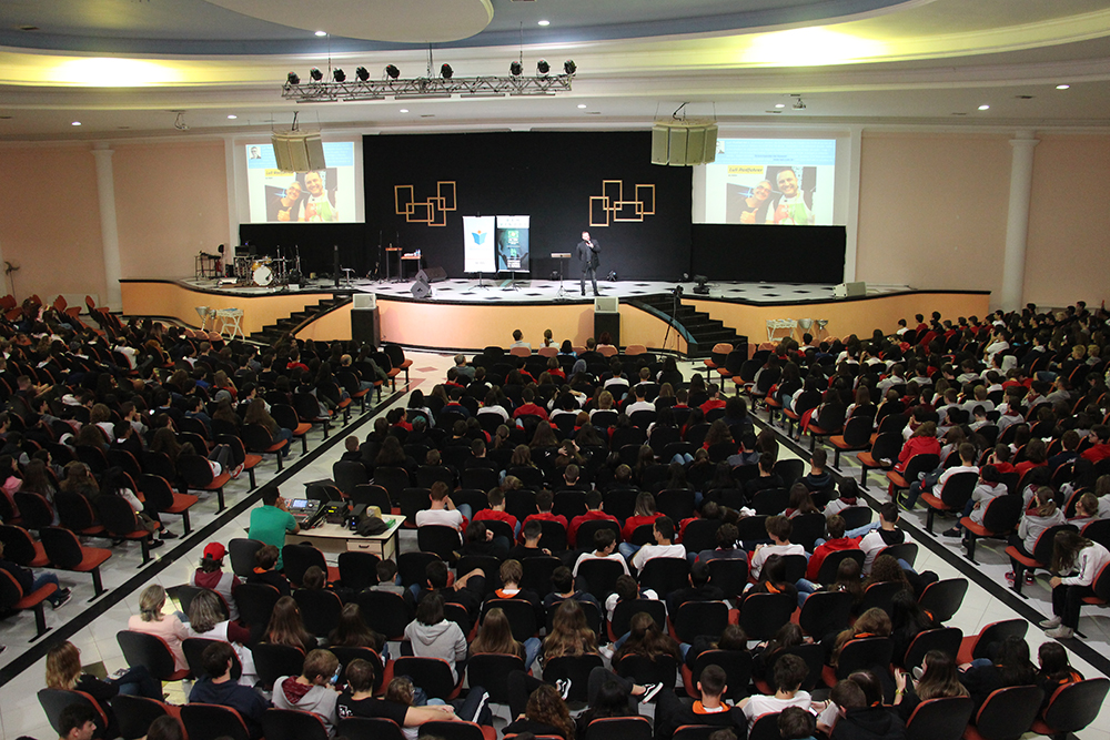 Em Brusque, Núcleo de Instituições Educacionais promove palestras sobre cuidados com no acesso on-line Em Brusque, Núcleo de Instituições Educacionais promove palestras sobre cuidados com no acesso on-line