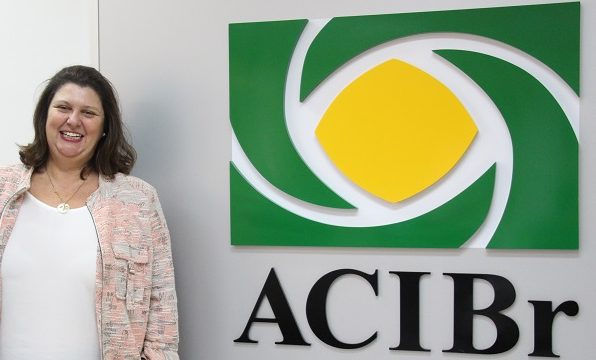 Rita Cassia Conti é eleita primeira mulher presidente da Associação Empresarial de Brusque Rita Cassia Conti é eleita primeira mulher presidente da Associação Empresarial de Brusque
