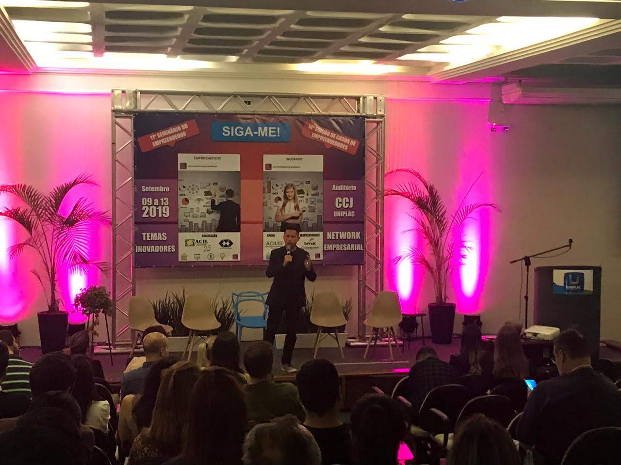 Em Lages, primeira noite do Seminário do Empreendedor foi de muito incentivo e inspiração Em Lages, primeira noite do Seminário do Empreendedor foi de muito incentivo e inspiração