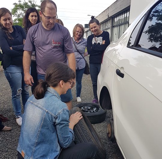 Em São Bento do Sul, workshop voltado para mulheres abordou itens do carro e manutenção preventiva
