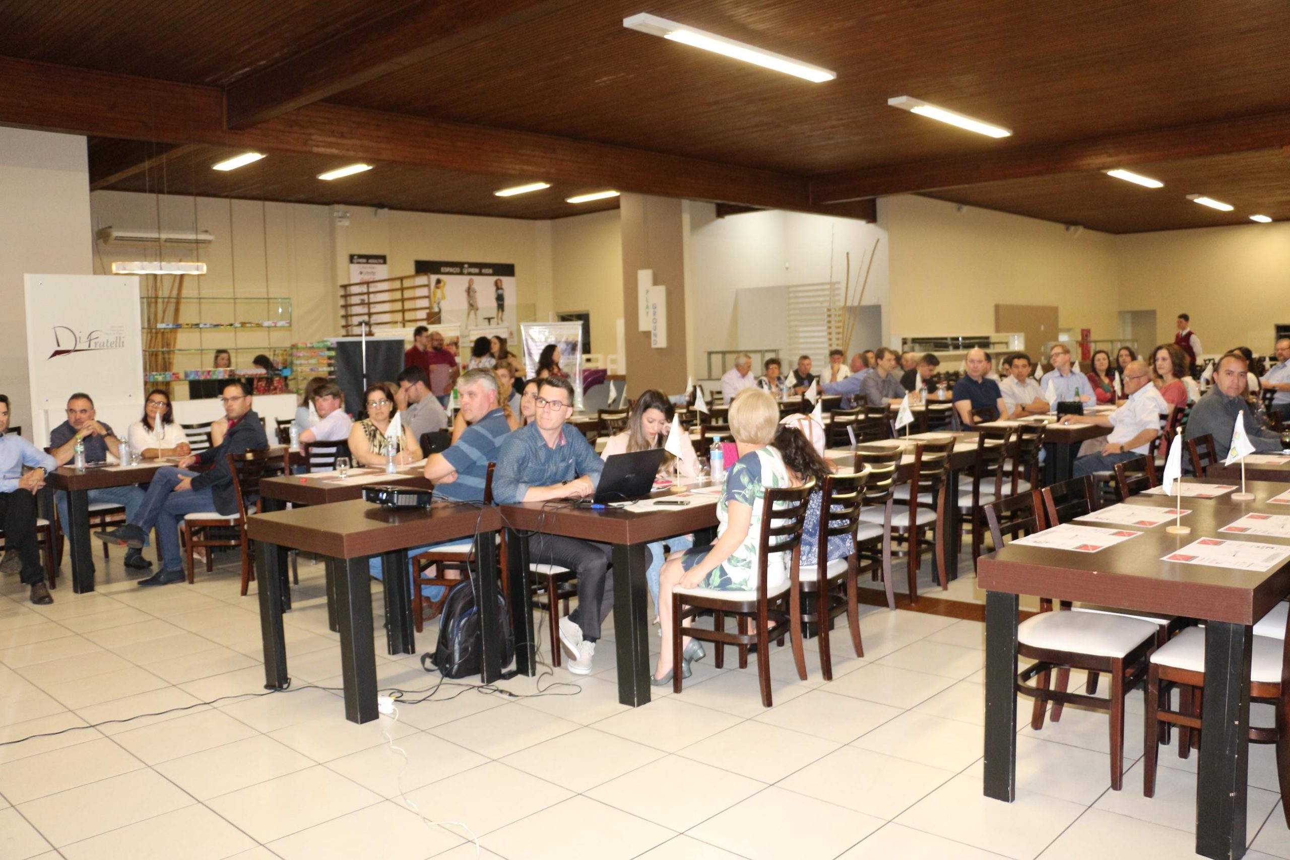 Em Caçador, Núcleos Empresariais apresentam universo de ações