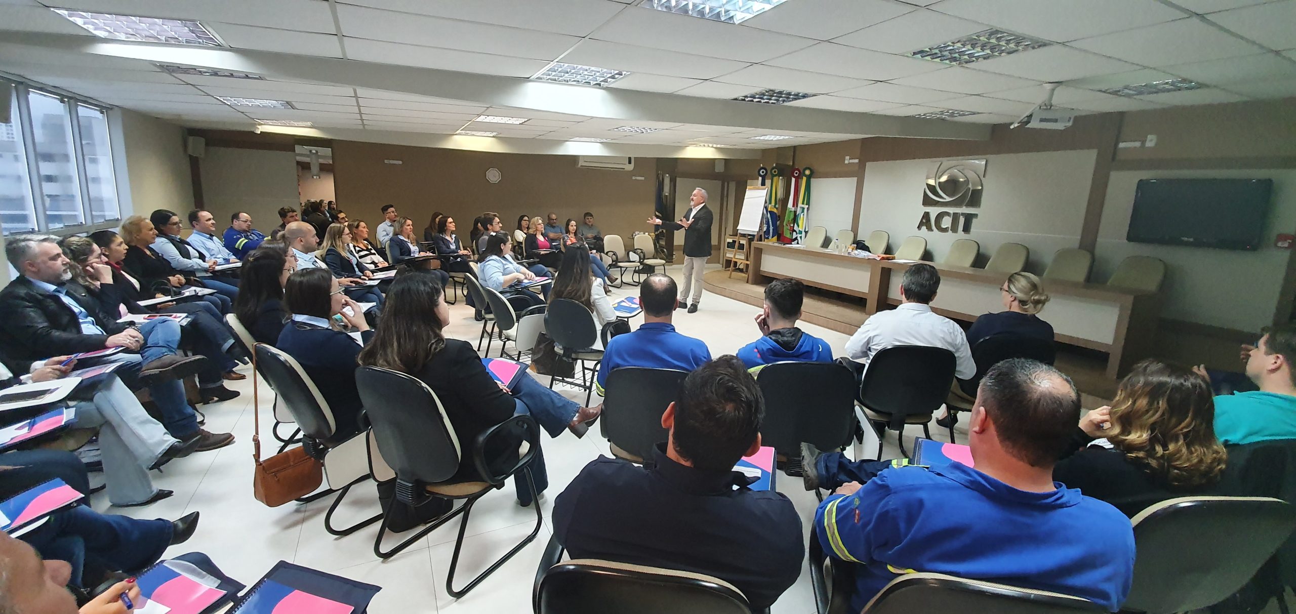 Em Tubarão, Programa CapACITação encerra o ano com dois cursos Em Tubarão, Programa CapACITação encerra o ano com dois cursos