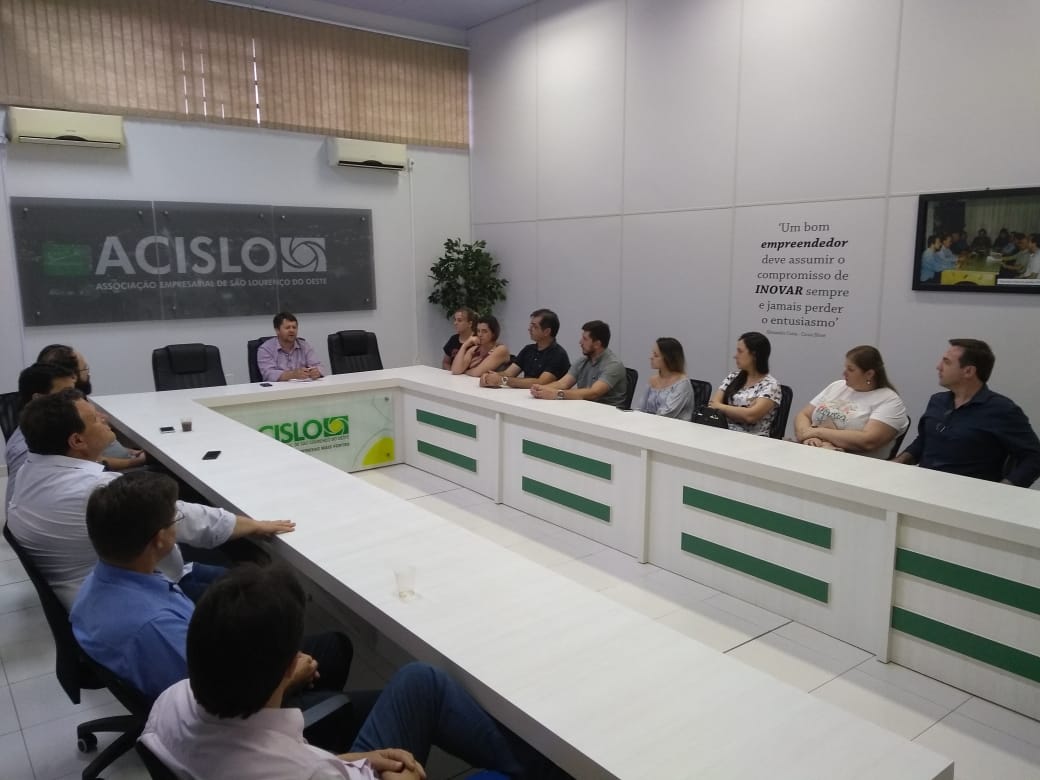 Membros da nova diretoria da Acislo se reúnem pela primeira vez após a eleição