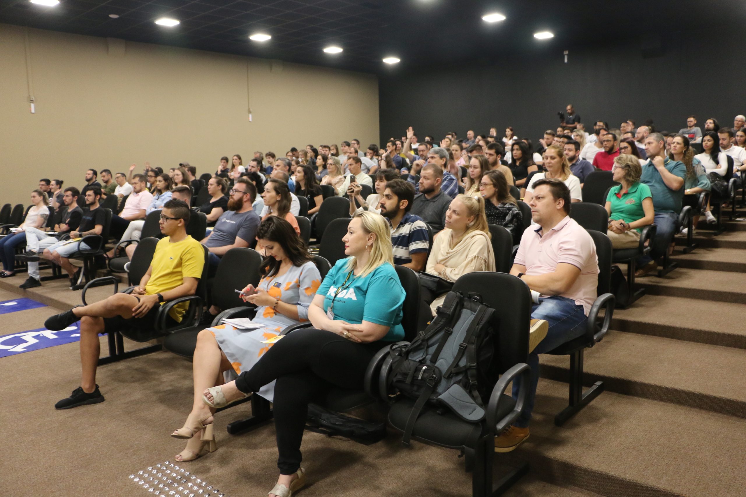 ACIBr Jovem promove 3º Inspirabq e lota auditório com palestras sobre inovação e vendas
