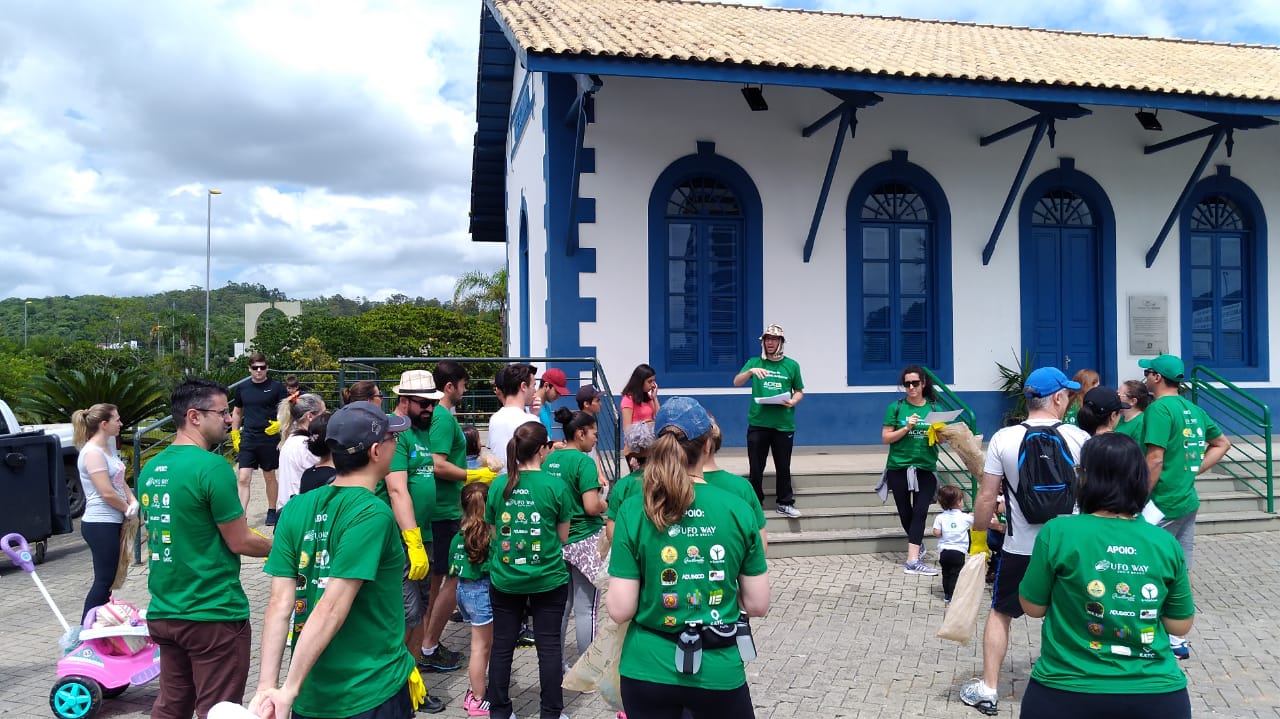 Em Criciúma, primeira caminhada ecológica recolhe meia tonelada de resíduos