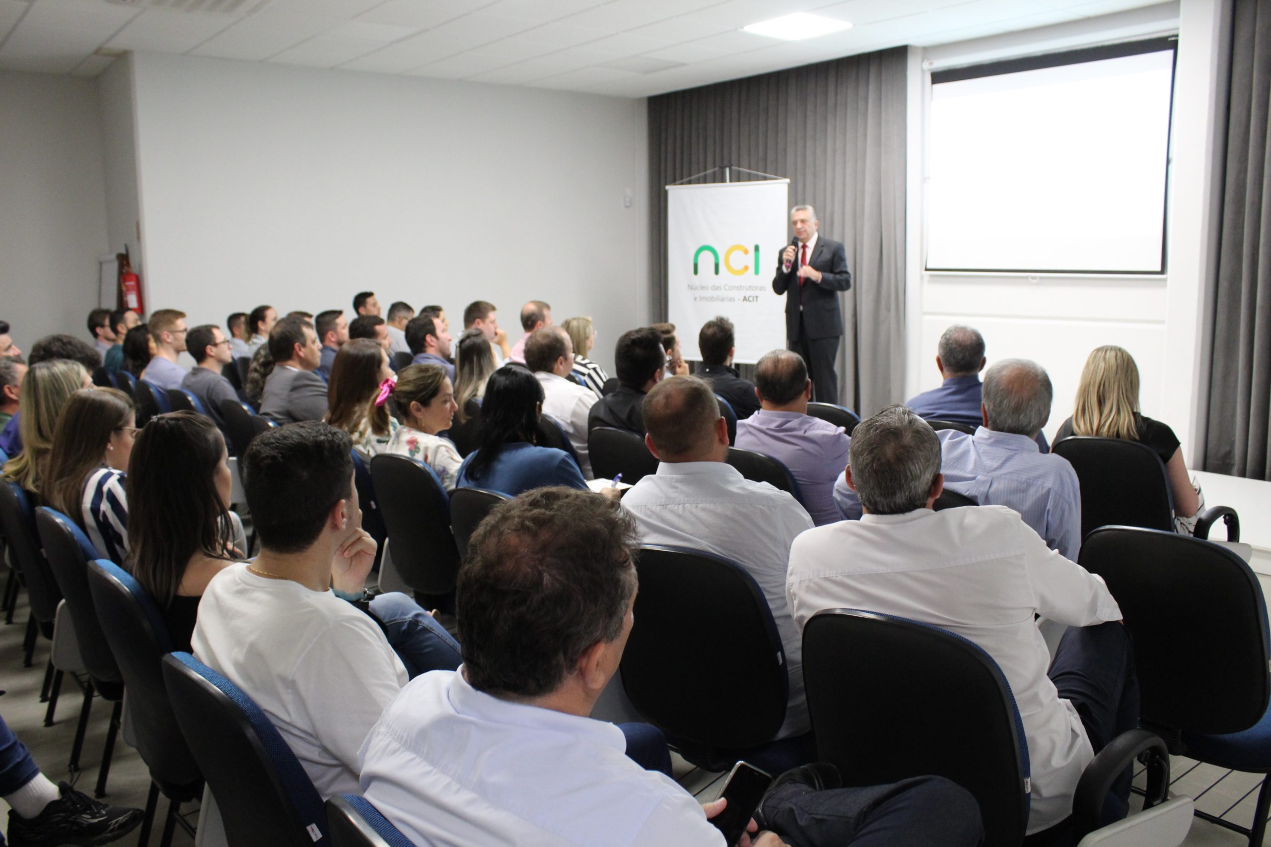 Em Tijucas, desburocratização de processos da construção civil é tema de palestra na Casa do Empresário