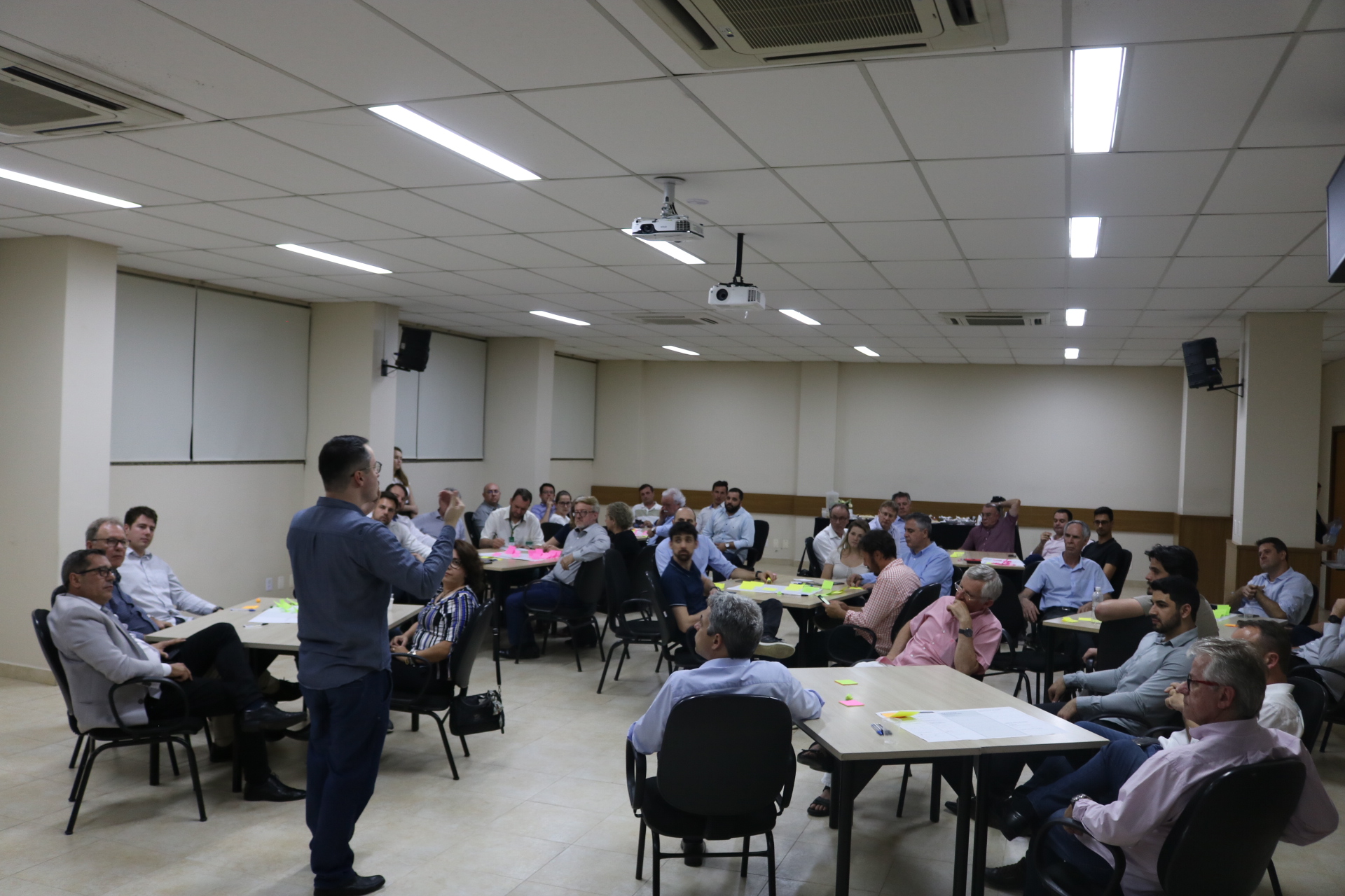 Em Criciúma, grupos de trabalho elaboram boas práticas de inovação voltadas à região