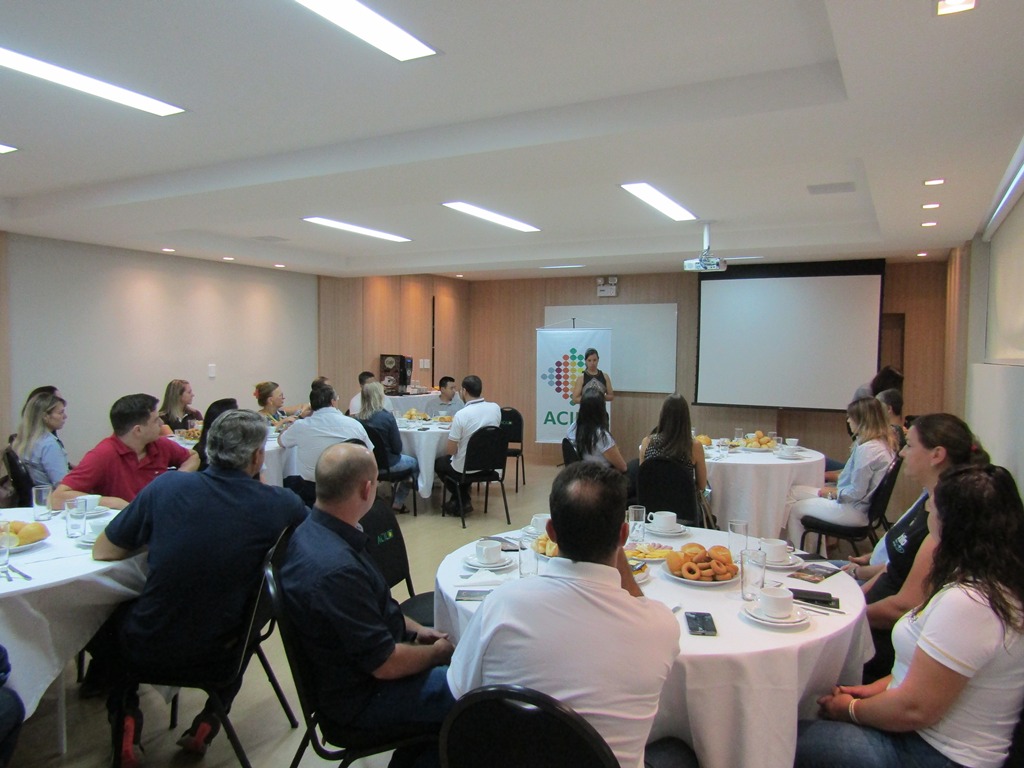 Café & Negócios promove networking empresarial na ACIL