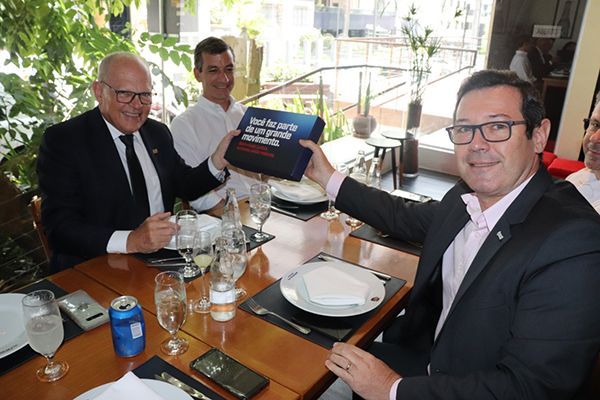 FACISC recebe comitiva da ACAERT em almoço em Florianópolis