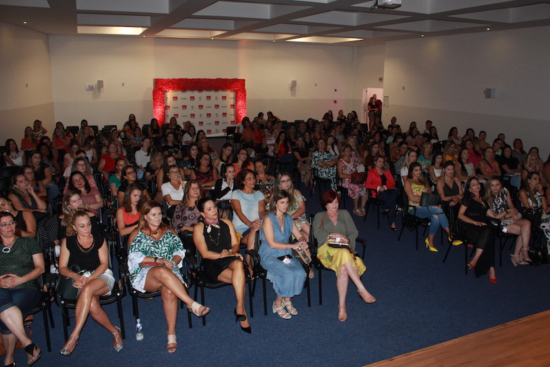 Em Araranguá, 8º Um Salto Para a Mulher celebra o protagonismo feminino em noite festiva