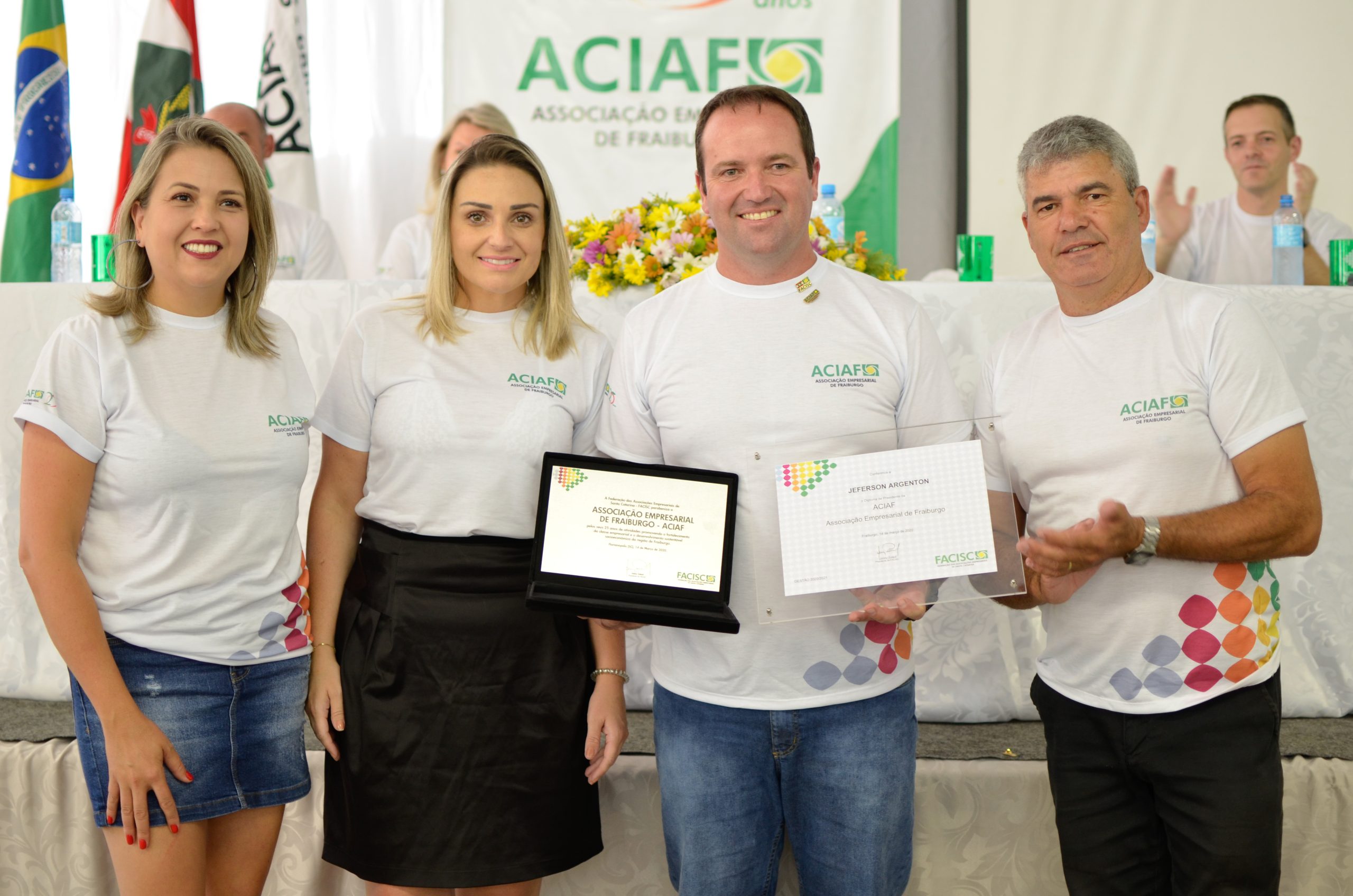 Nova diretoria toma posse em evento festivo alusivo aos 25 anos Nova diretoria toma posse em evento festivo alusivo aos 25 anos