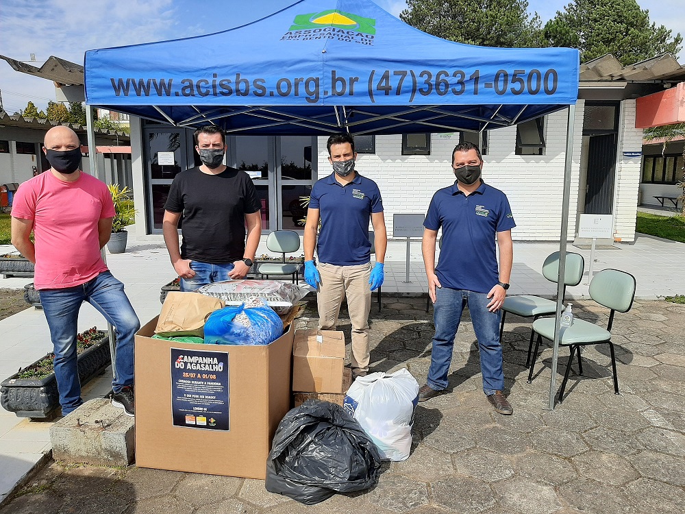 Núcleos comemoram resultado do primeiro drive thru da Campanha do Agasalho