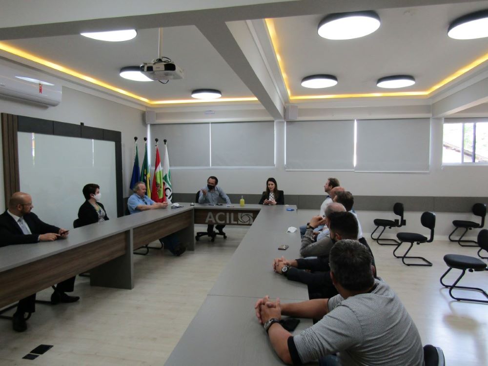 Deputada federal Caroline de Toni se reúne com empresários da ACIL