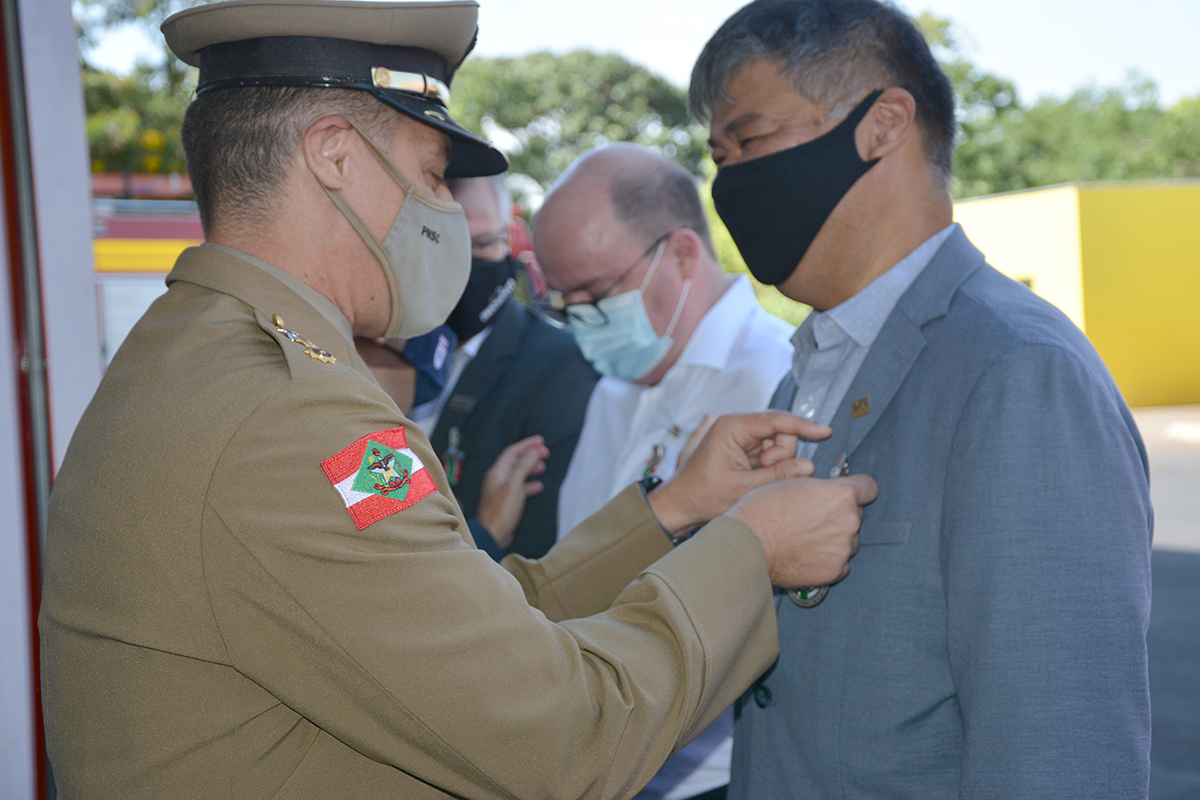 Classe empresarial recebe homenagem do Corpo de Bombeiros Militar de Chapecó