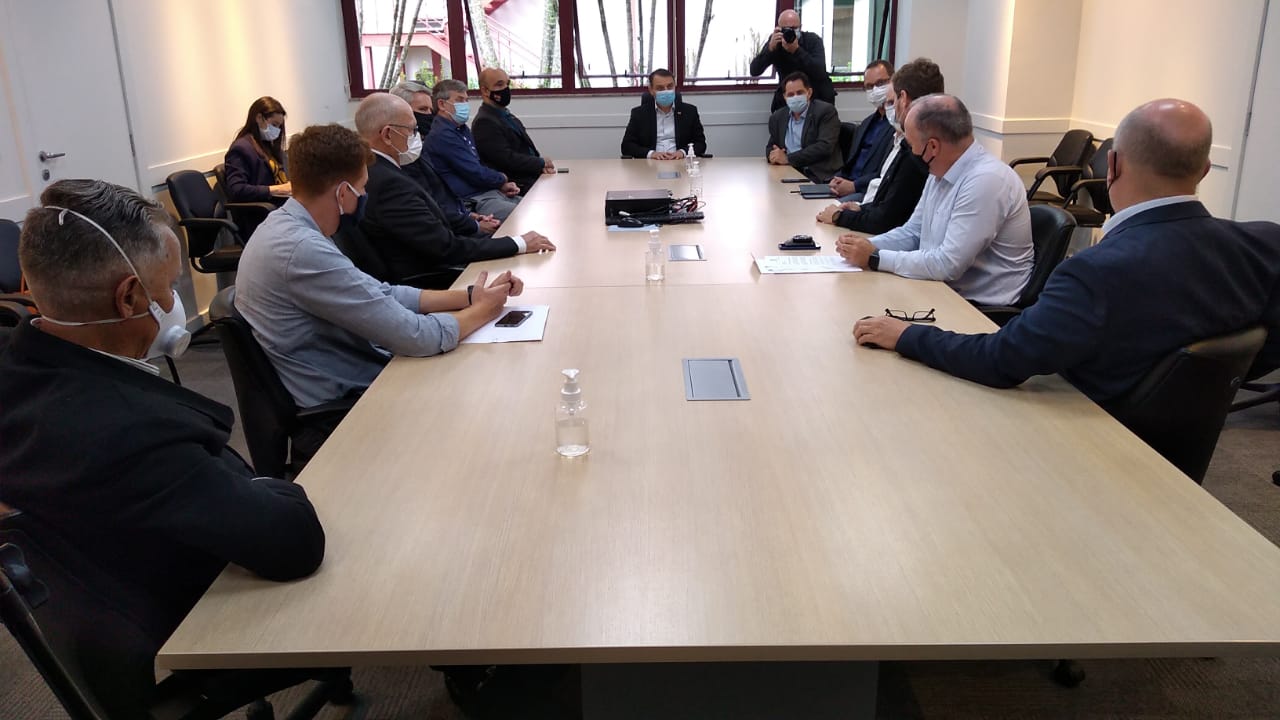 Governador recebe Facisc e ouve ponderações sobre edital do aeroporto de Navegantes