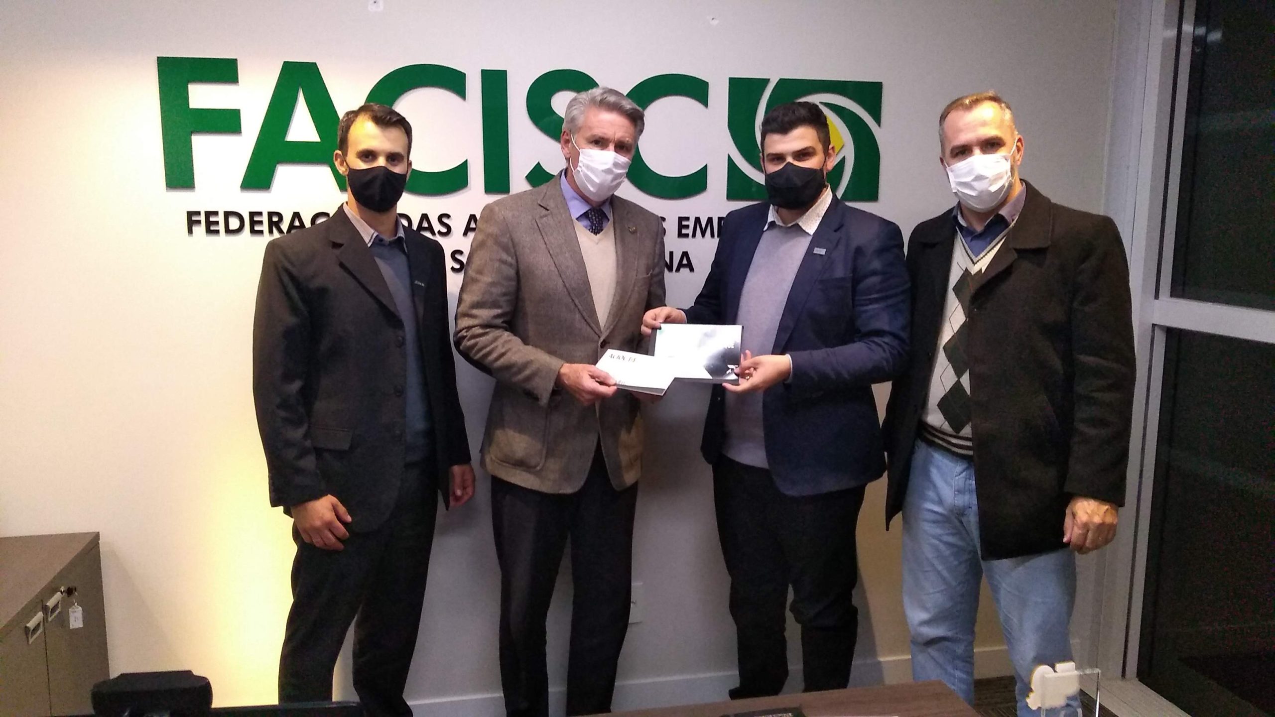 Presidente da Facisc recebe presidente e diretores da ACIOC