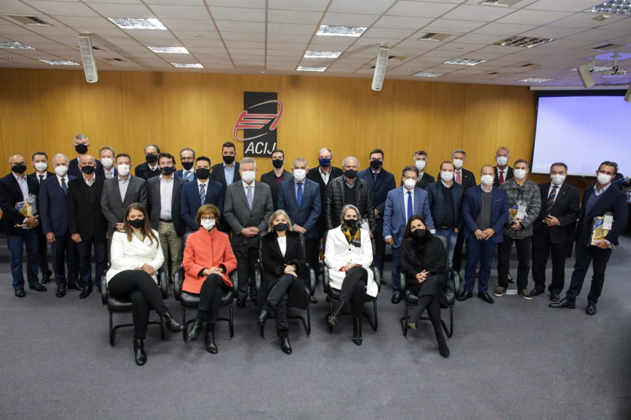 Lideranças tomam posse na ACIJ e reafirmam compromissos do associativismo Lideranças tomam posse na ACIJ e reafirmam compromissos do associativismo