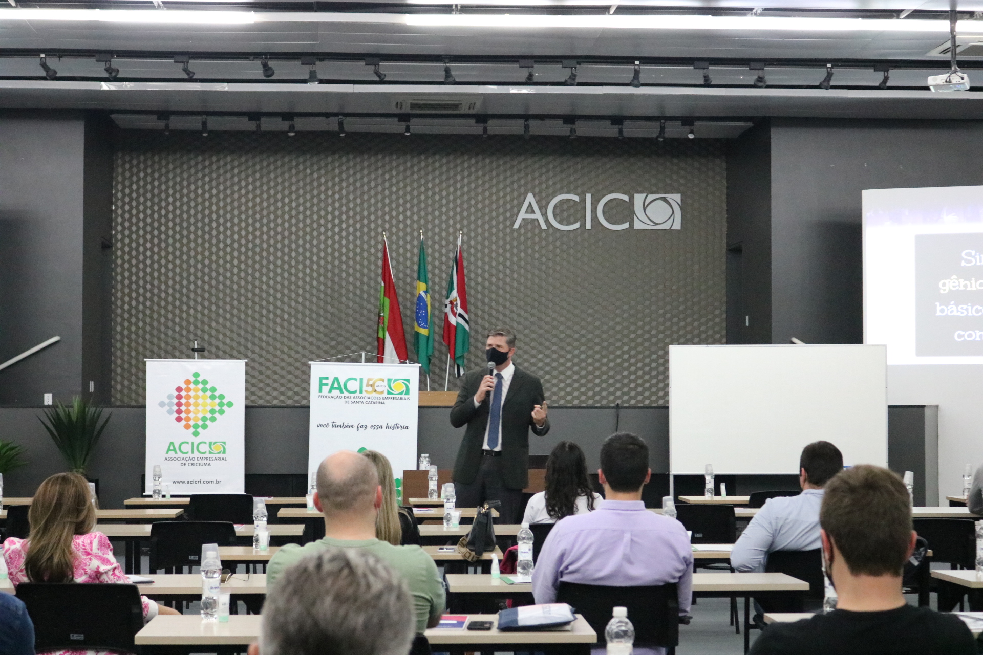 Inteligência comercial pauta terceiro módulo do PGVE na Acic