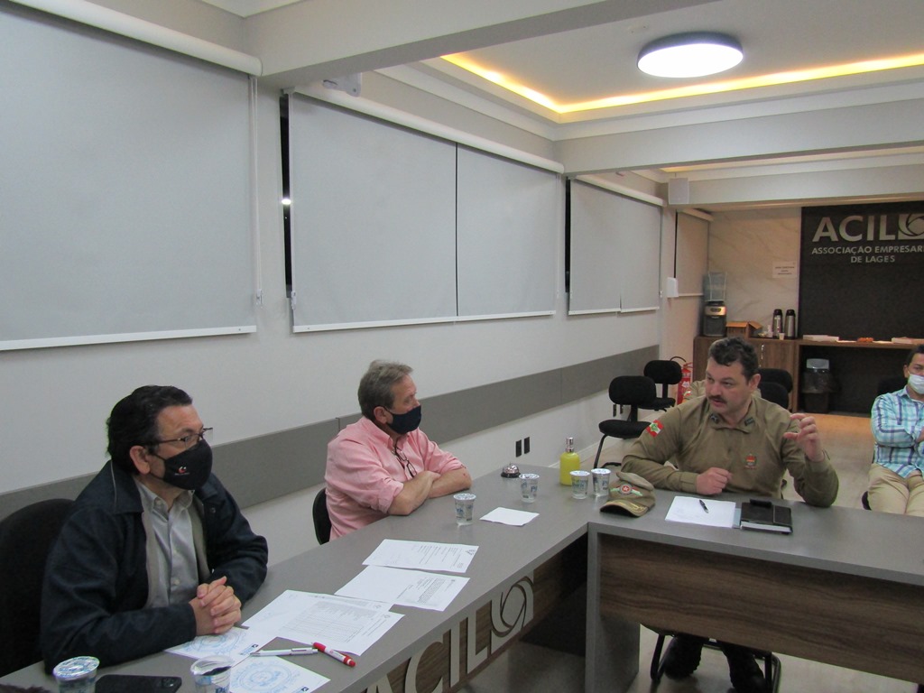 Comandante do 6º BPM fala aos empresários da ACIL sobre as medidas de segurança que estão em vigor na Serra Catarinense