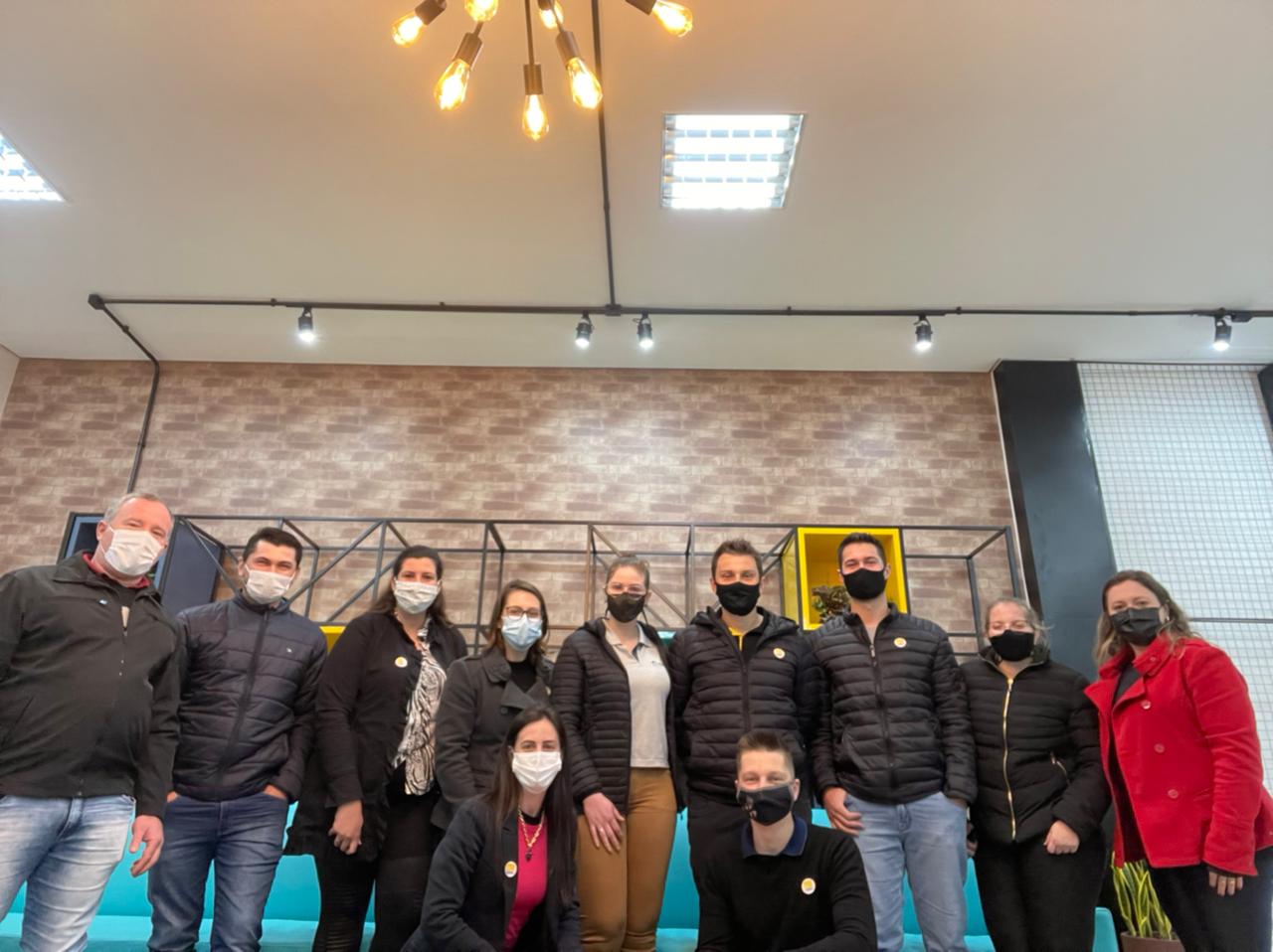 Núcleo de jovens de Arroio Trinta realiza visita técnica em Videira