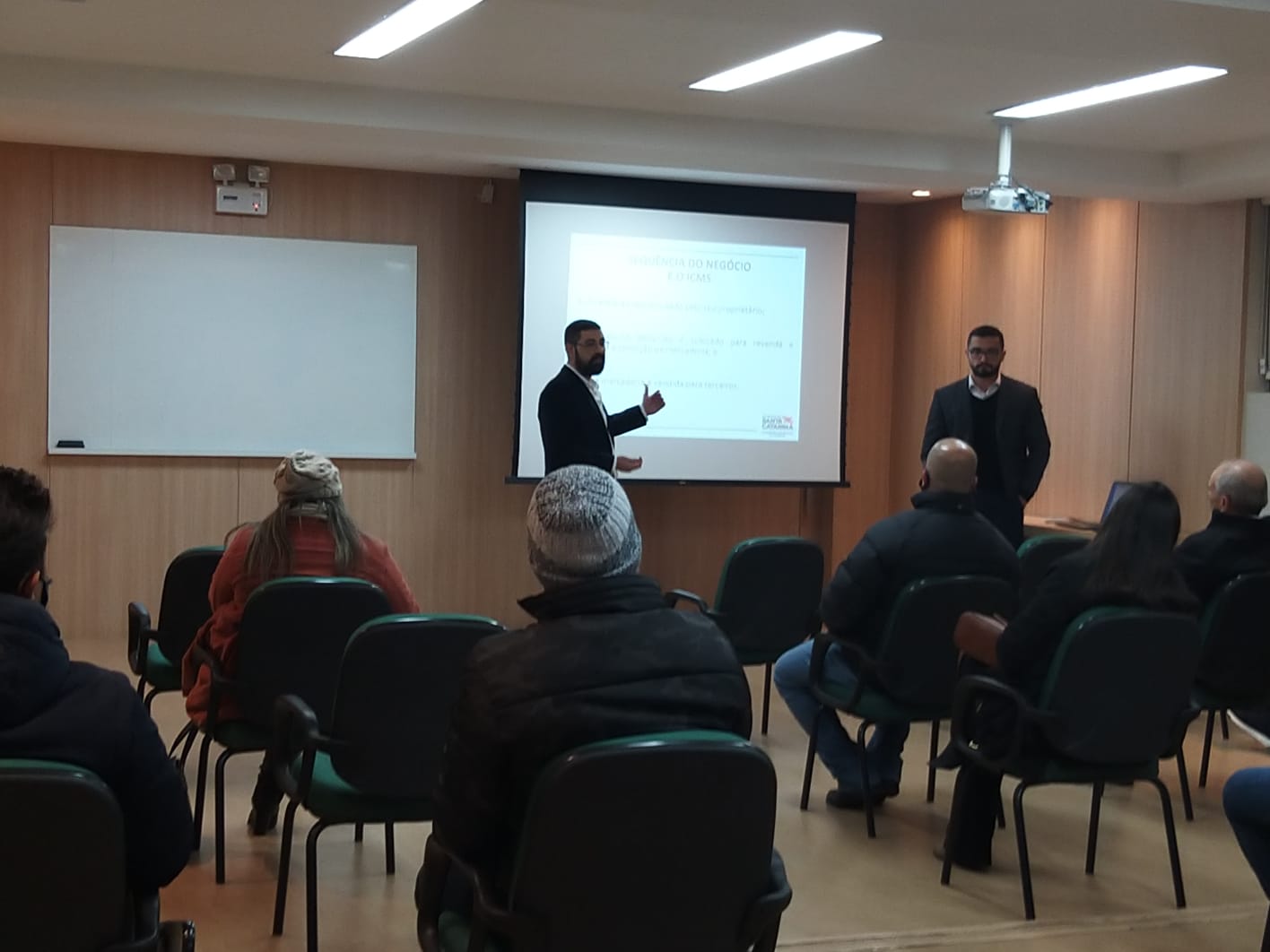 Legislação tributária aplicável à revenda de veículos automotores foi tema de palestra realizada na ACIL