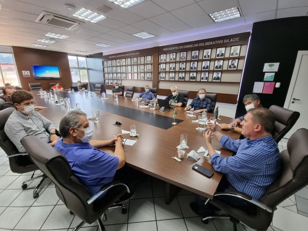 Secretaria da Agricultura reforça o apoio aos produtores rurais em Chapecó Secretaria da Agricultura reforça o apoio aos produtores rurais em Chapecó