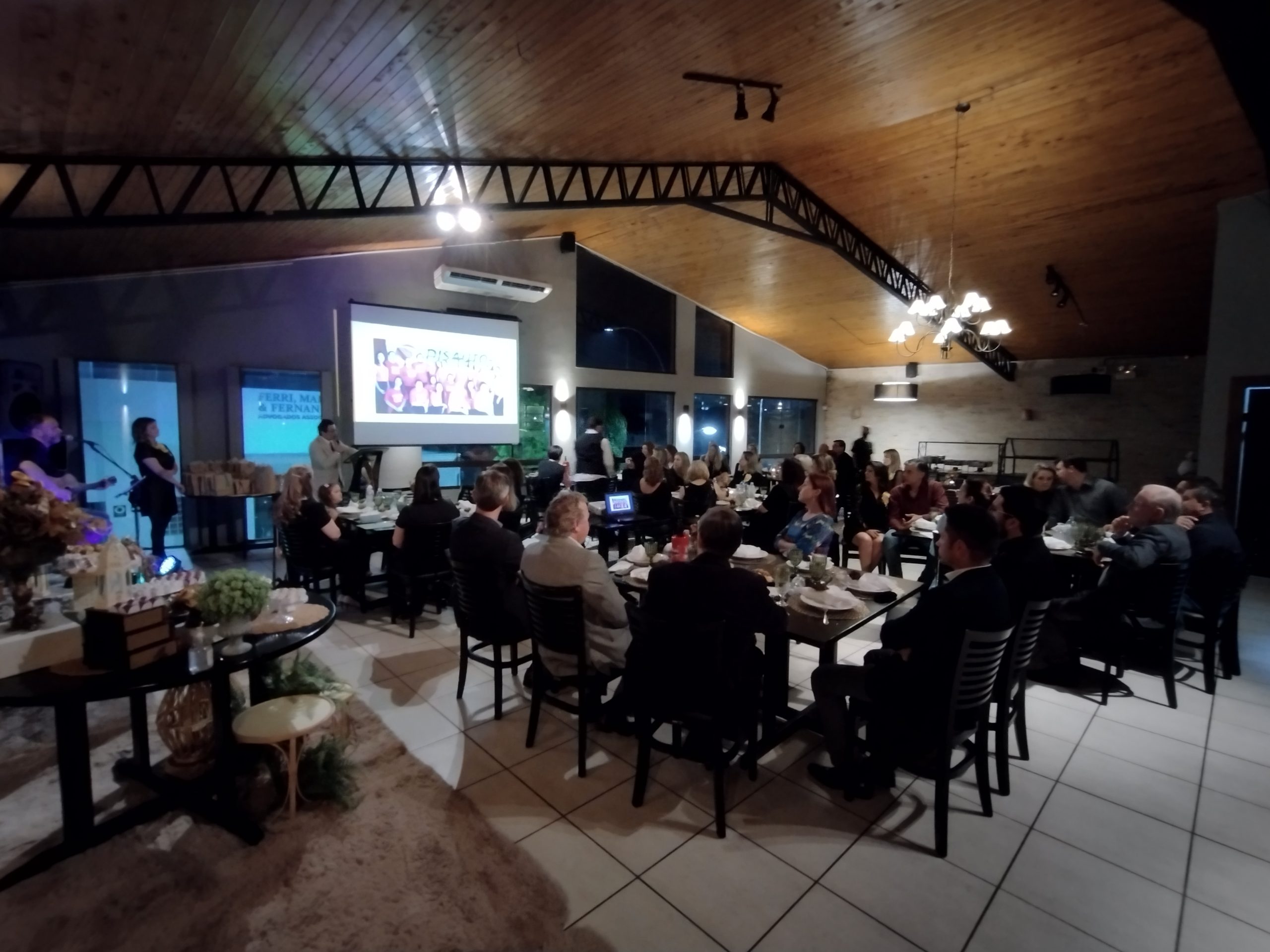 Trajetória de sucesso do Núcleo da Mulher da ACIL é relembrada em jantar comemorativo aos 27 anos de atividades Trajetória de sucesso do Núcleo da Mulher da ACIL é relembrada em jantar comemorativo aos 27 anos de atividades