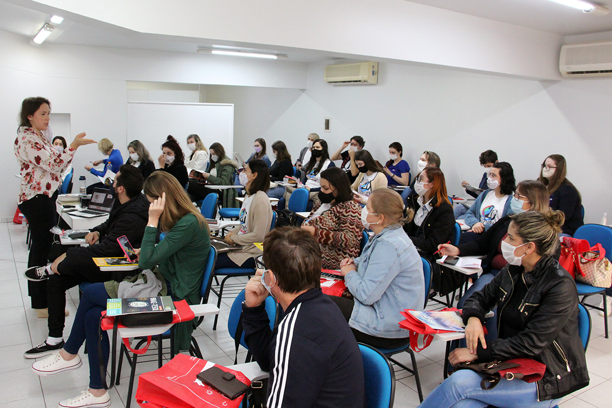 Núcleo de Escolas de Idiomas da ACIBr promove 12º Encontro Professores de Língua Inglesa