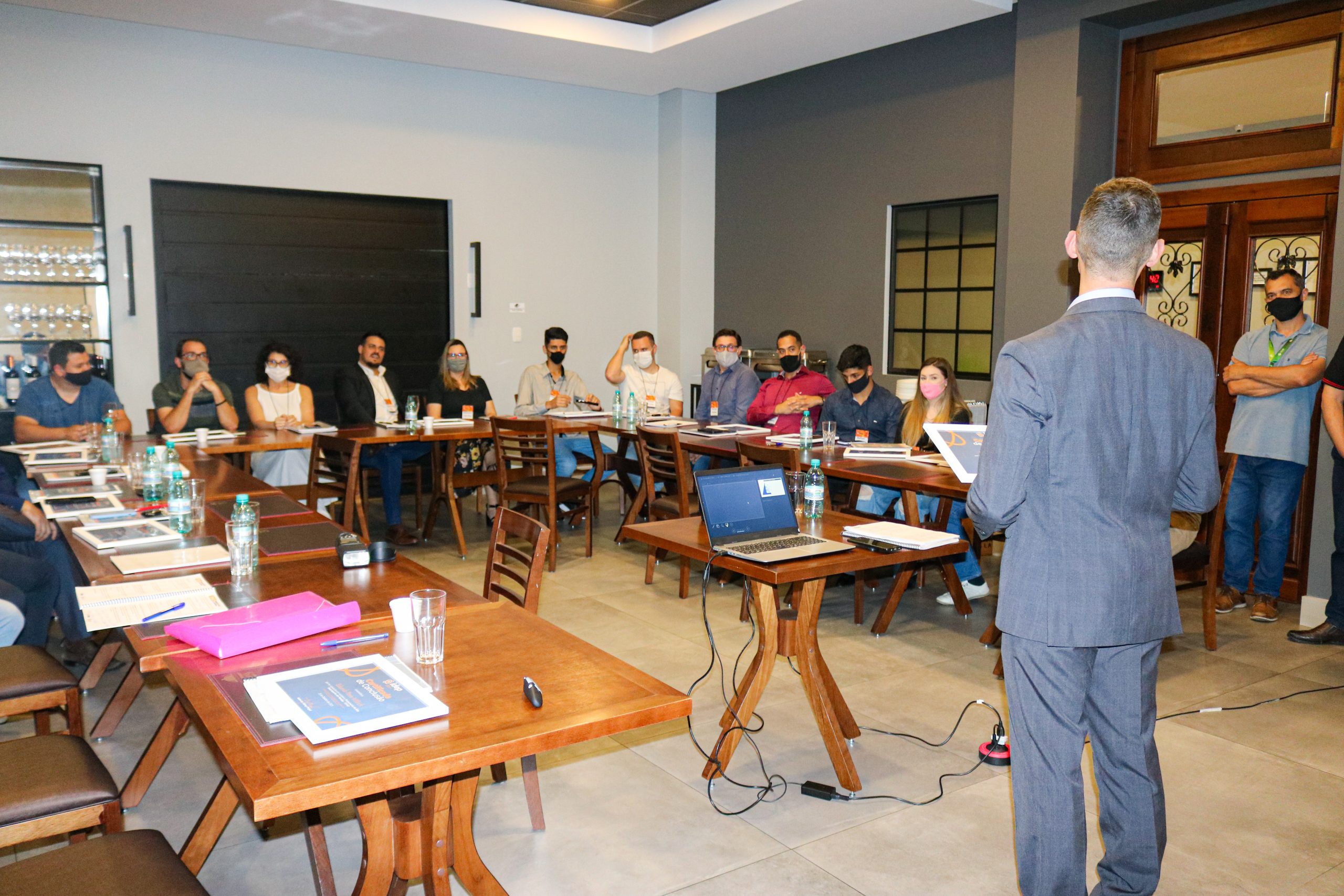 Formatura encerra curso de vendas promovido pela ACIC e pelo Núcleo ACIC Jovem