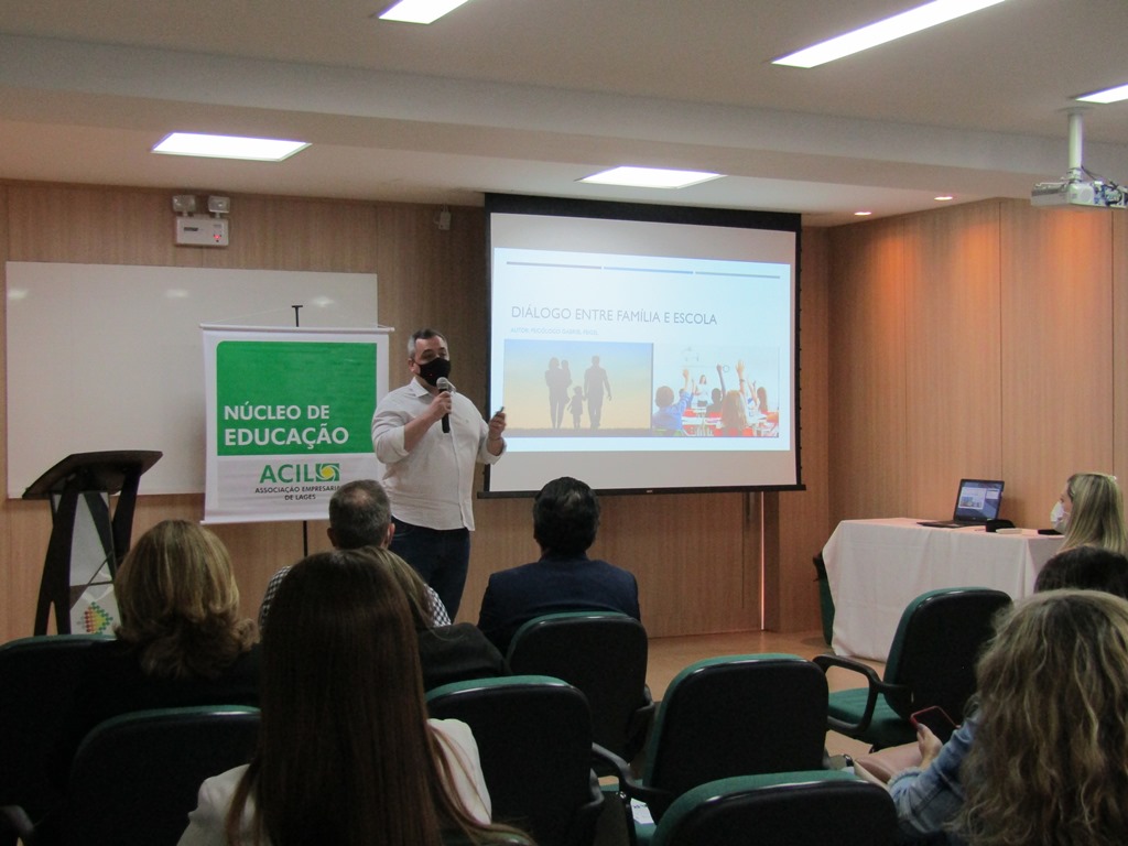 Núcleo de Educação da ACIL realiza o 1º Fórum de Estratégias Educacionais Núcleo de Educação da ACIL realiza o 1º Fórum de Estratégias Educacionais