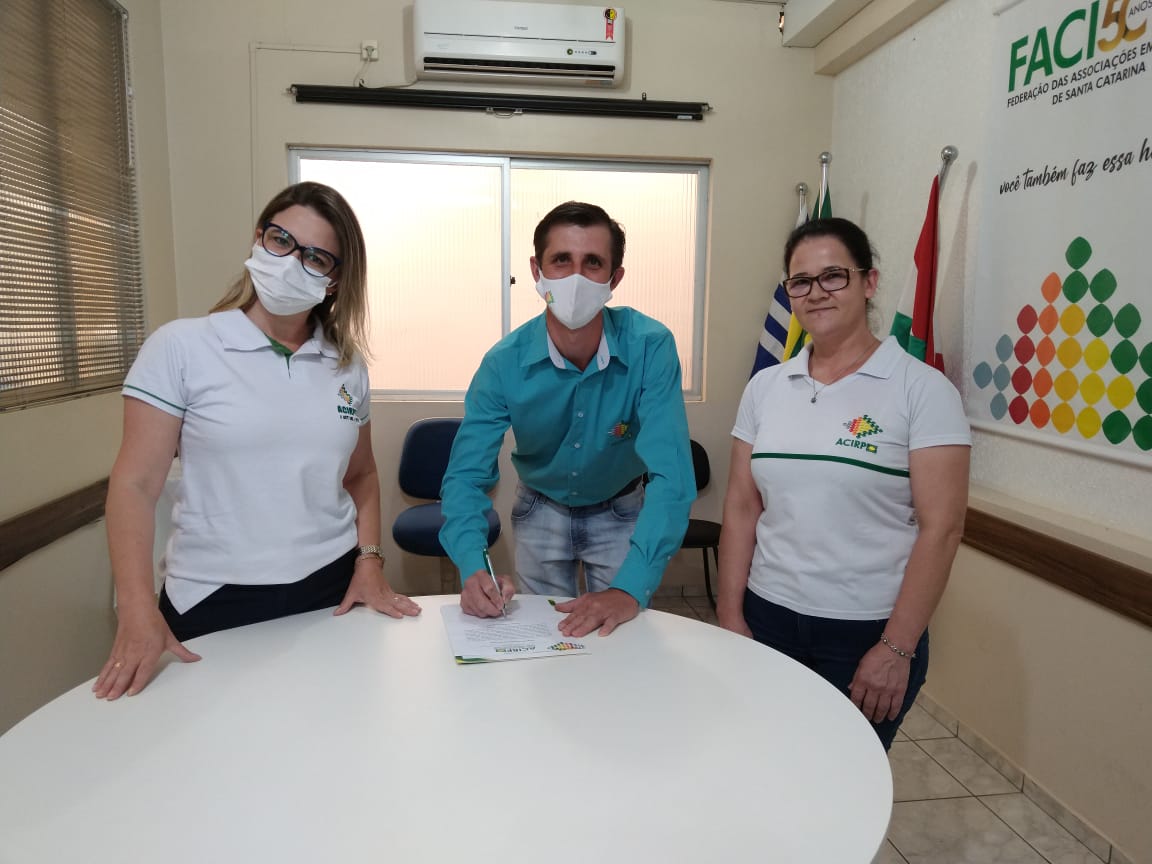 Edemilso Raizer assume oficialmente a presidência da ACIRP