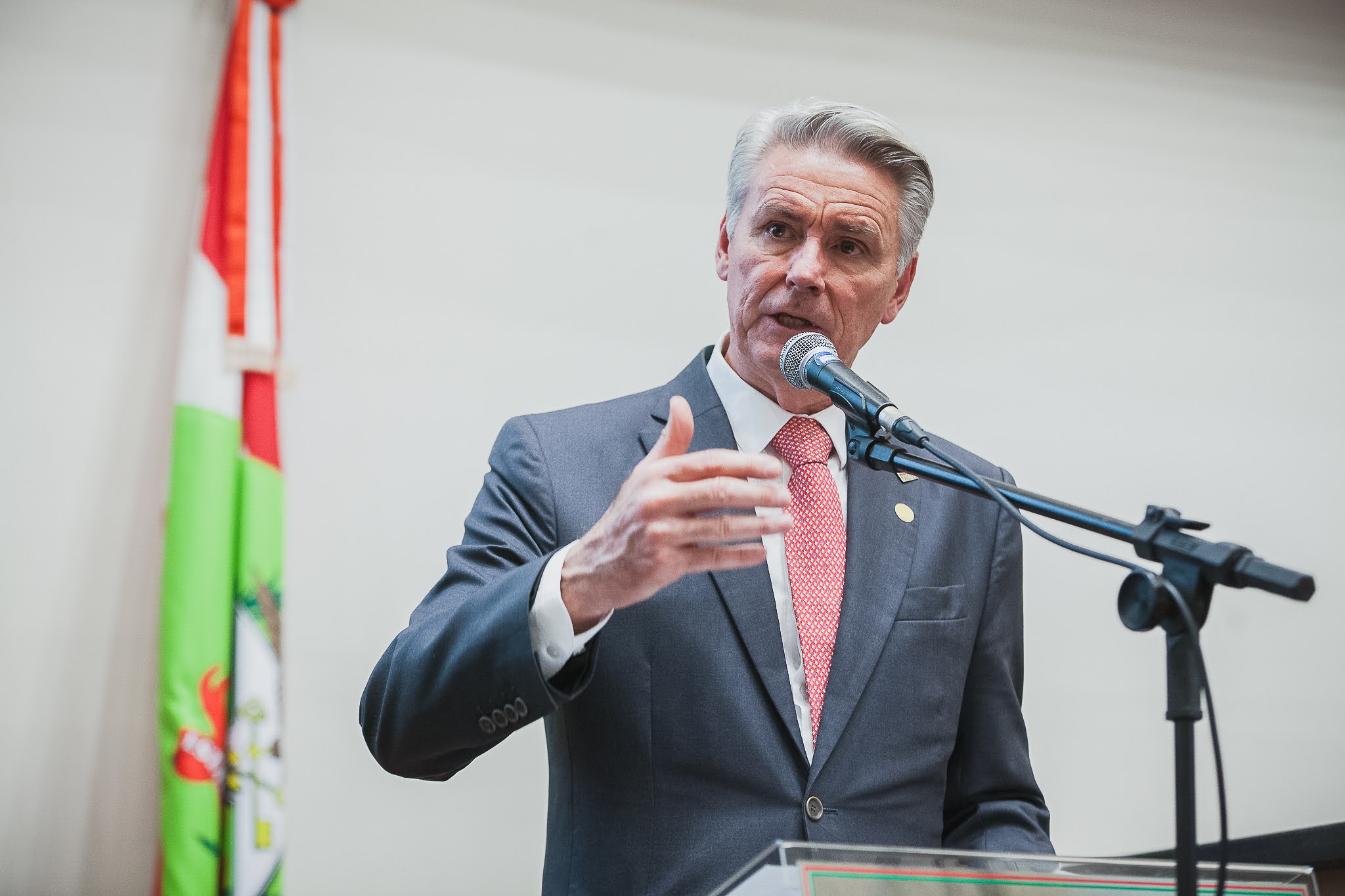 Facisc reage com indignação ao novo corte para obras em SC