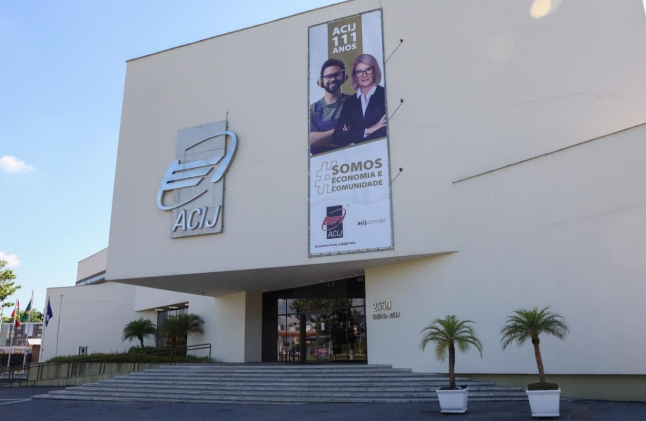 ACIJ marca 111 anos com painel que destaca os pilares de atuação da entidade: economia e comunidade