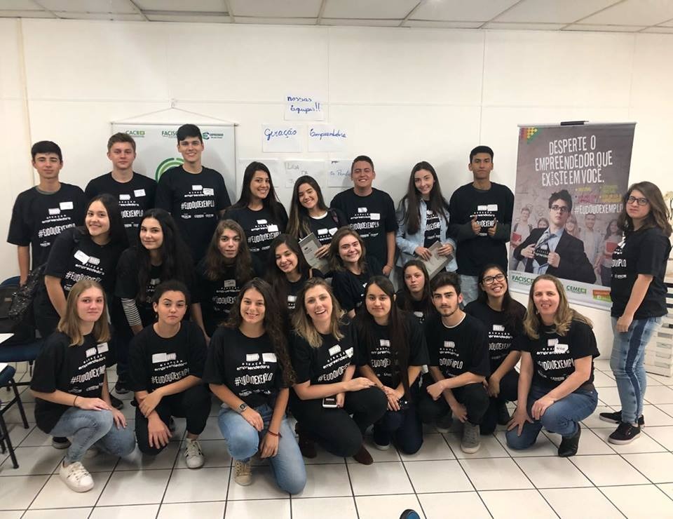 Empresários voluntários recebem capacitação para treinar jovens para empreender