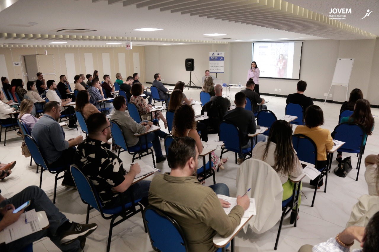 Juliana Budelon fala sobre empreendedorismo em bate-papo na AEMFLO