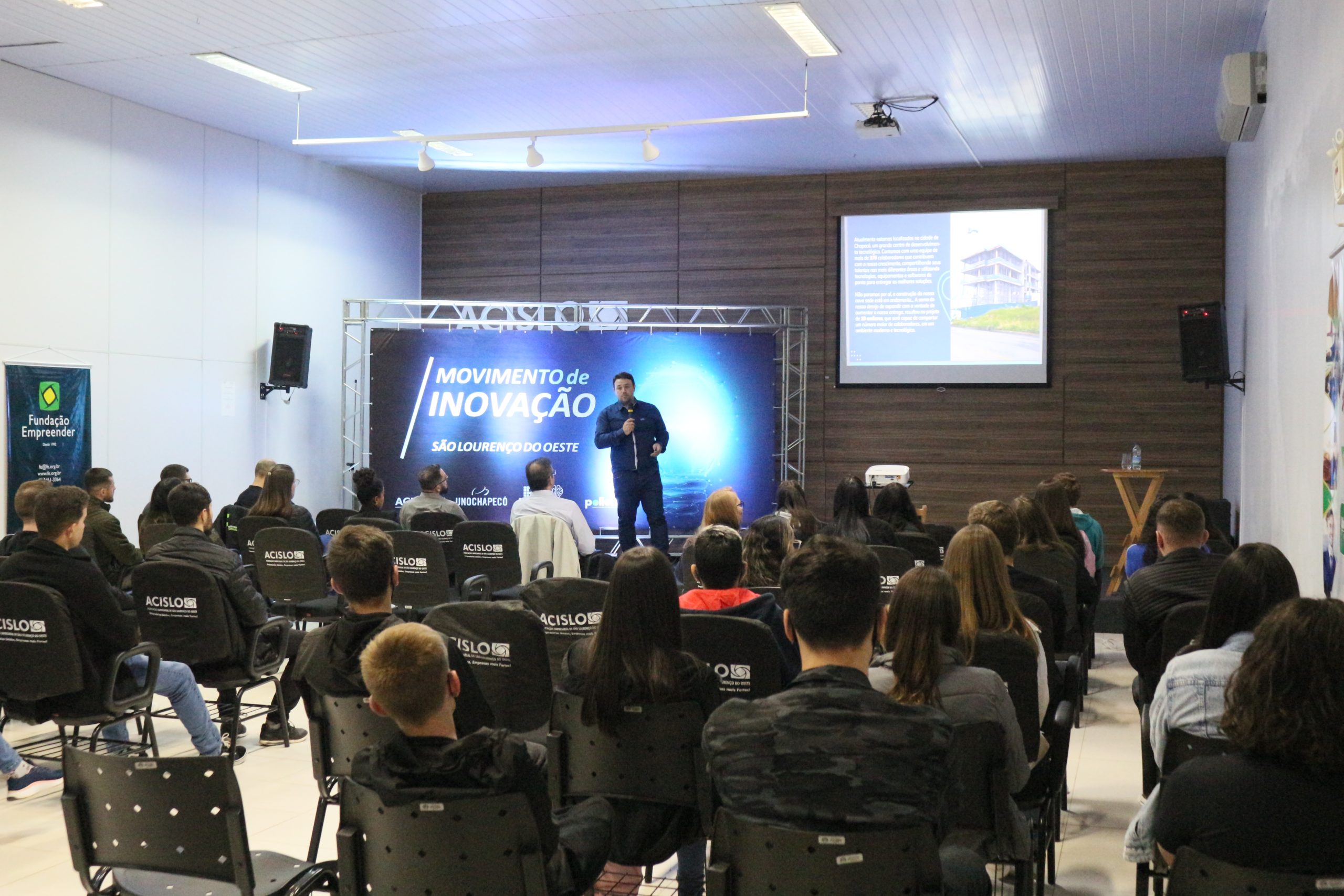 Em São Lourenço do Oeste, acadêmicos e alunos do ensino médio participam da primeira ação do Movimento da Inovação