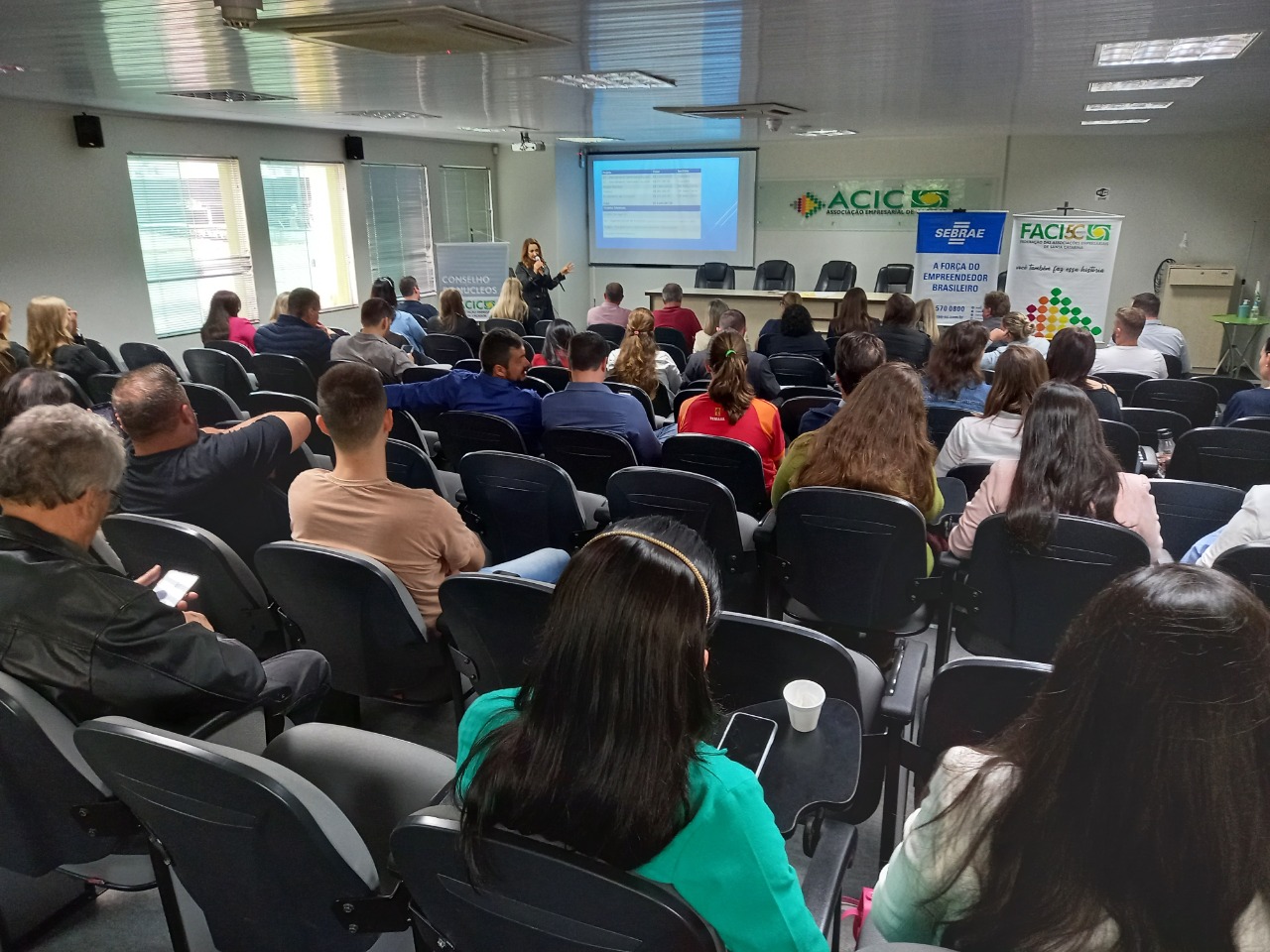 ACIC Caçador recebe coordenadores de núcleos da região