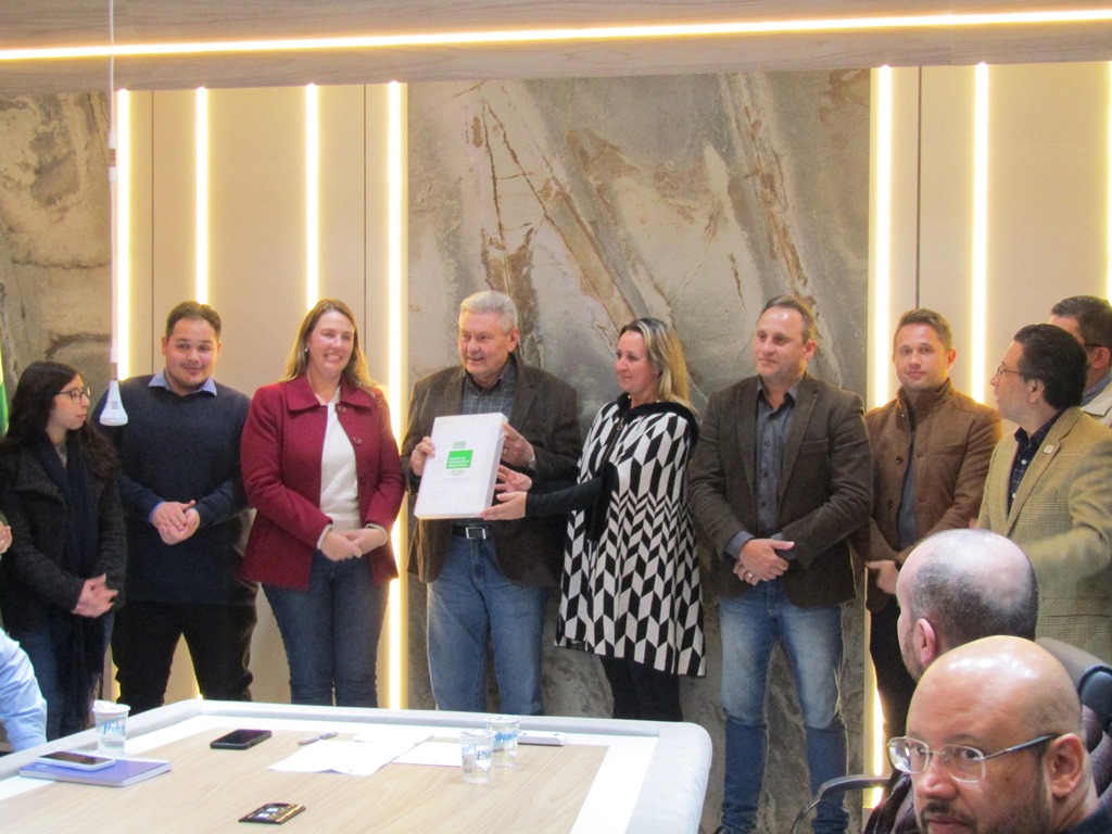 Núcleo de Engenharia e Arquitetura faz entrega oficial do projeto de revitalização de praça do Coral Núcleo de Engenharia e Arquitetura faz entrega oficial do projeto de revitalização de praça do Coral
