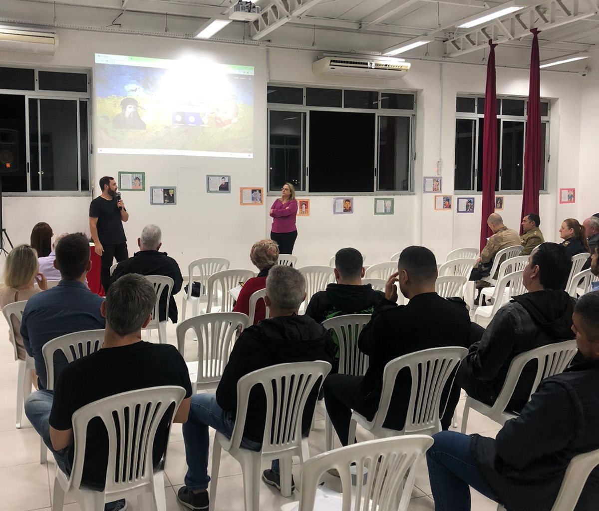 Em São José, primeiro passo para melhorar a segurança da Rua Koesa foi dado com reunião entre empresários e autoridades Em São José, primeiro passo para melhorar a segurança da Rua Koesa foi dado com reunião entre empresários e autoridades