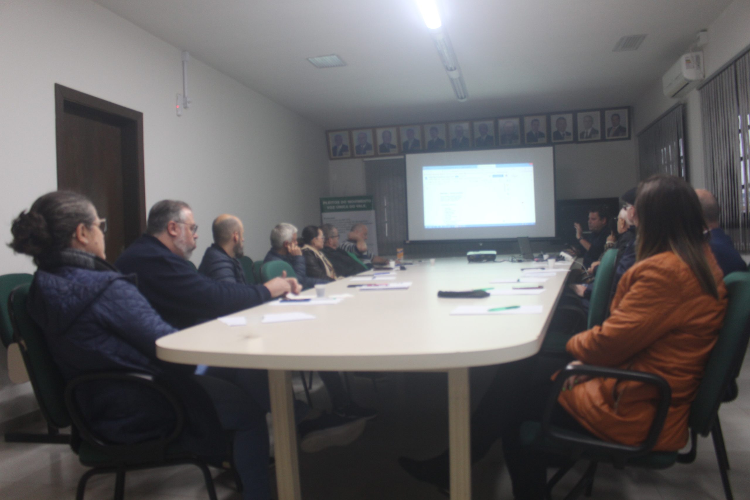 Nova diretoria da ACIDI Indaial faz sua primeira reunião de trabalho Nova diretoria da ACIDI Indaial faz sua primeira reunião de trabalho