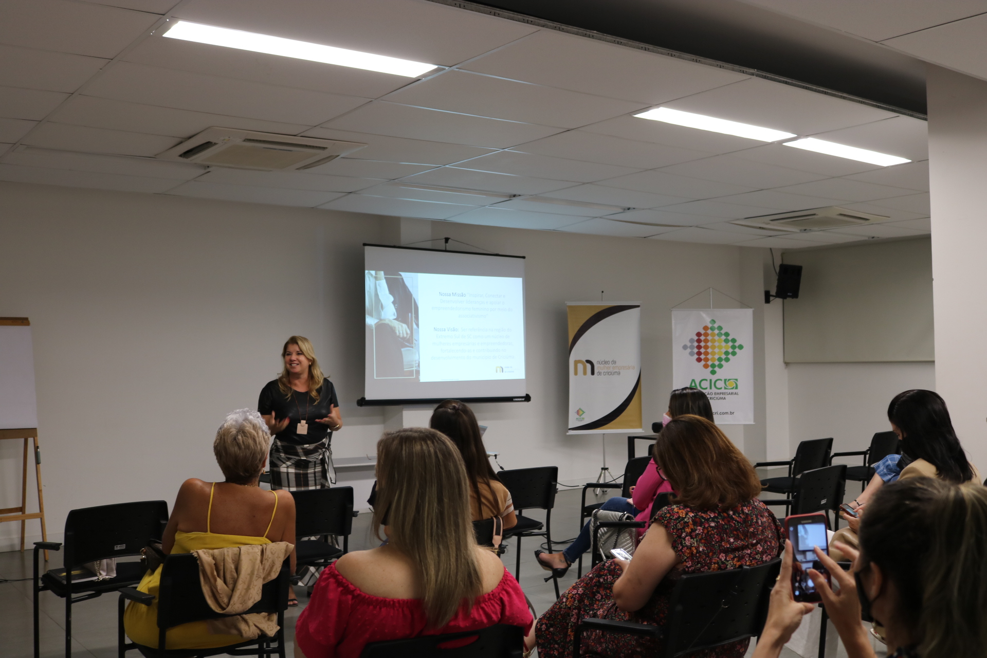Núcleo da Mulher Empresária e Sebrae promovem Sessão de Negócios em Criciúma