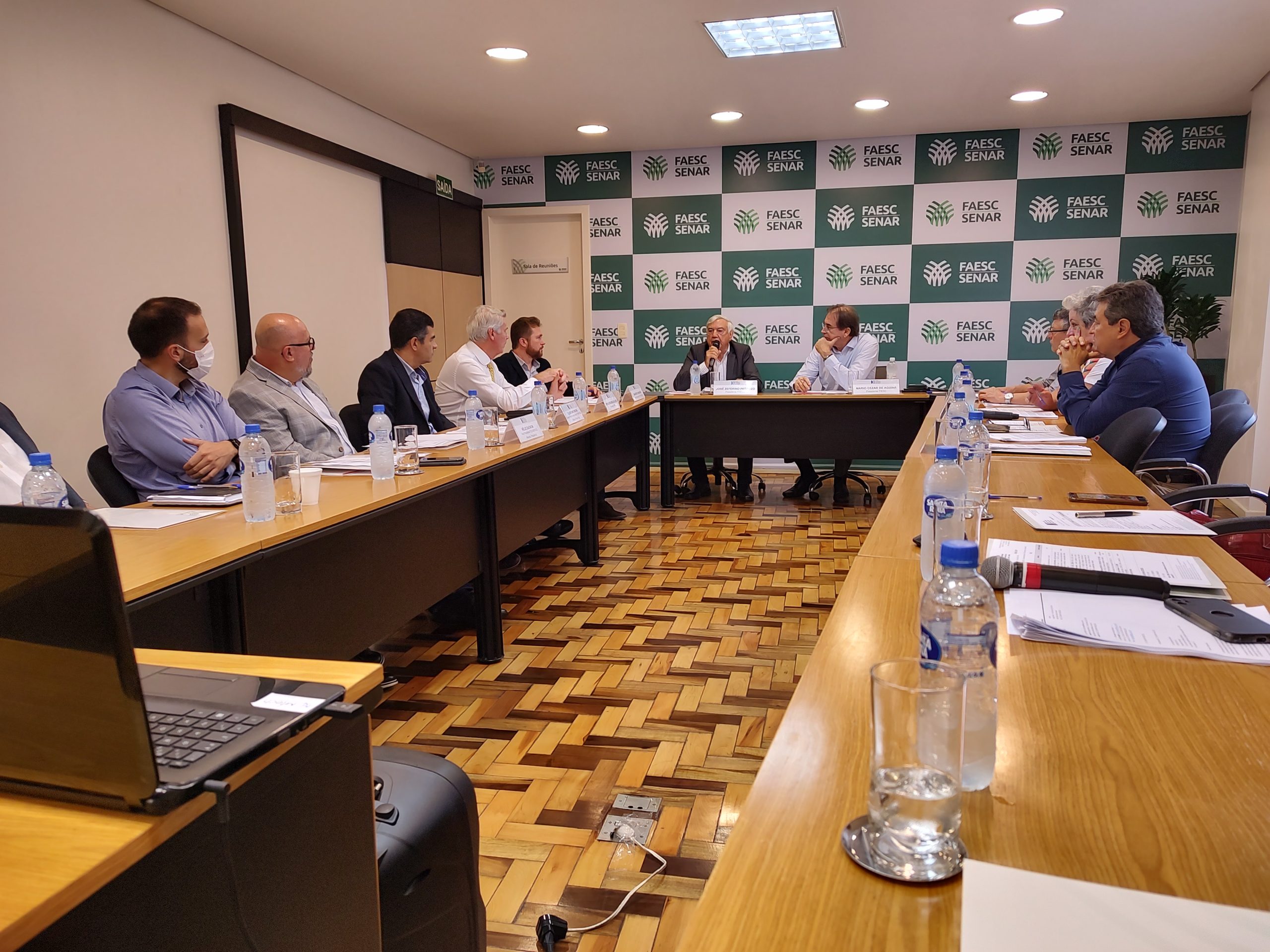 Setor empresarial define em reunião do Cofem que insistirá em audiência com o governador