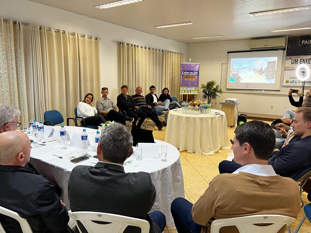 Oeste da Facisc debate temas regionais na Plenária em Coronel Freitas