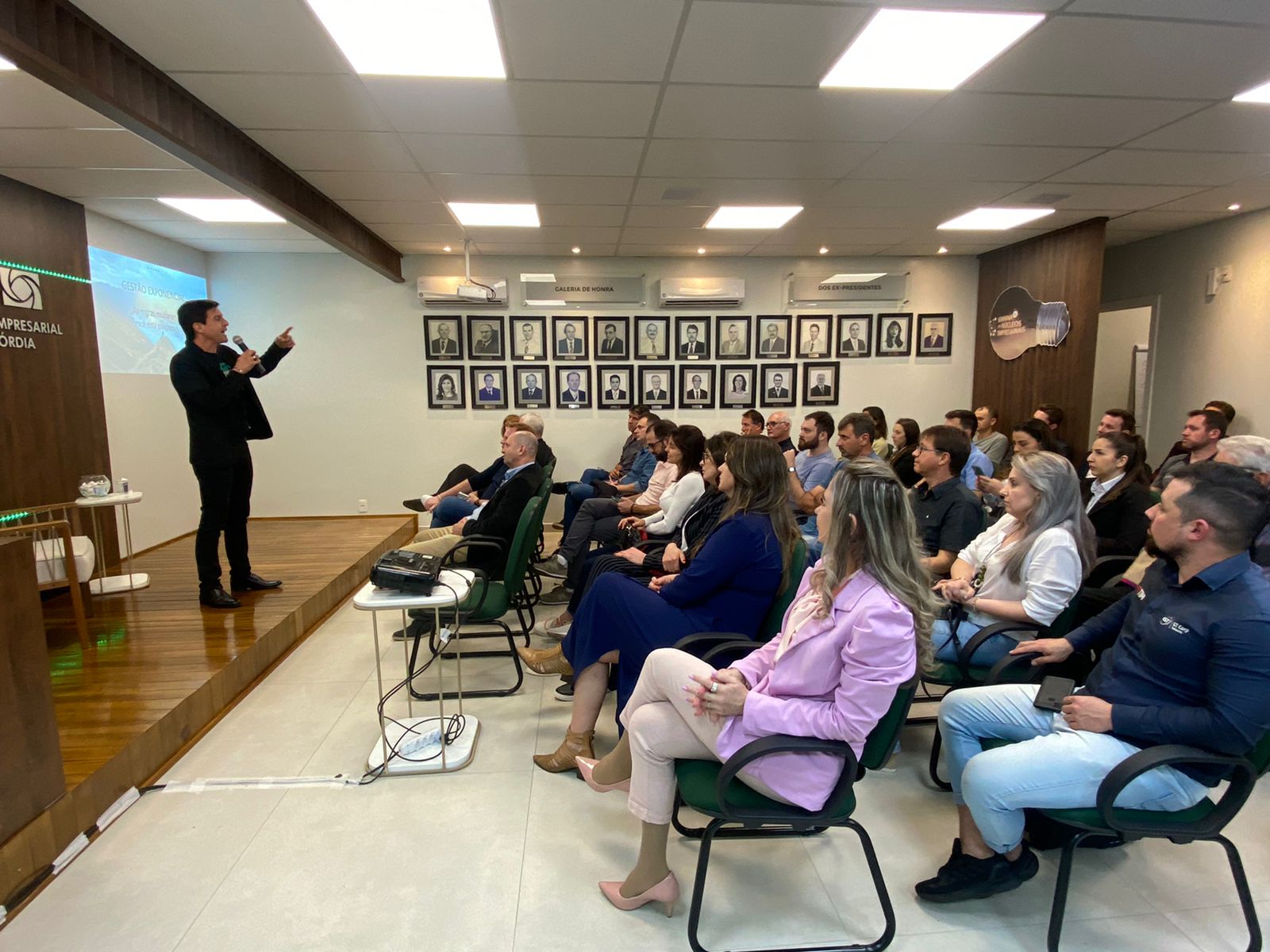 A abertura da Semana dos Núcleos lota auditório da ACIC Concórdia