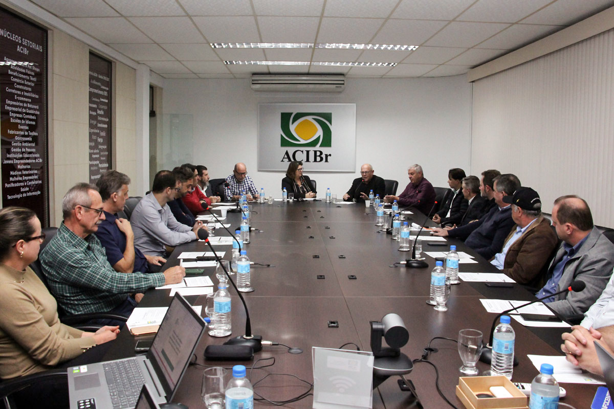ACIBr recebe visita de diretores da Fundação Empreender ACIBr recebe visita de diretores da Fundação Empreender