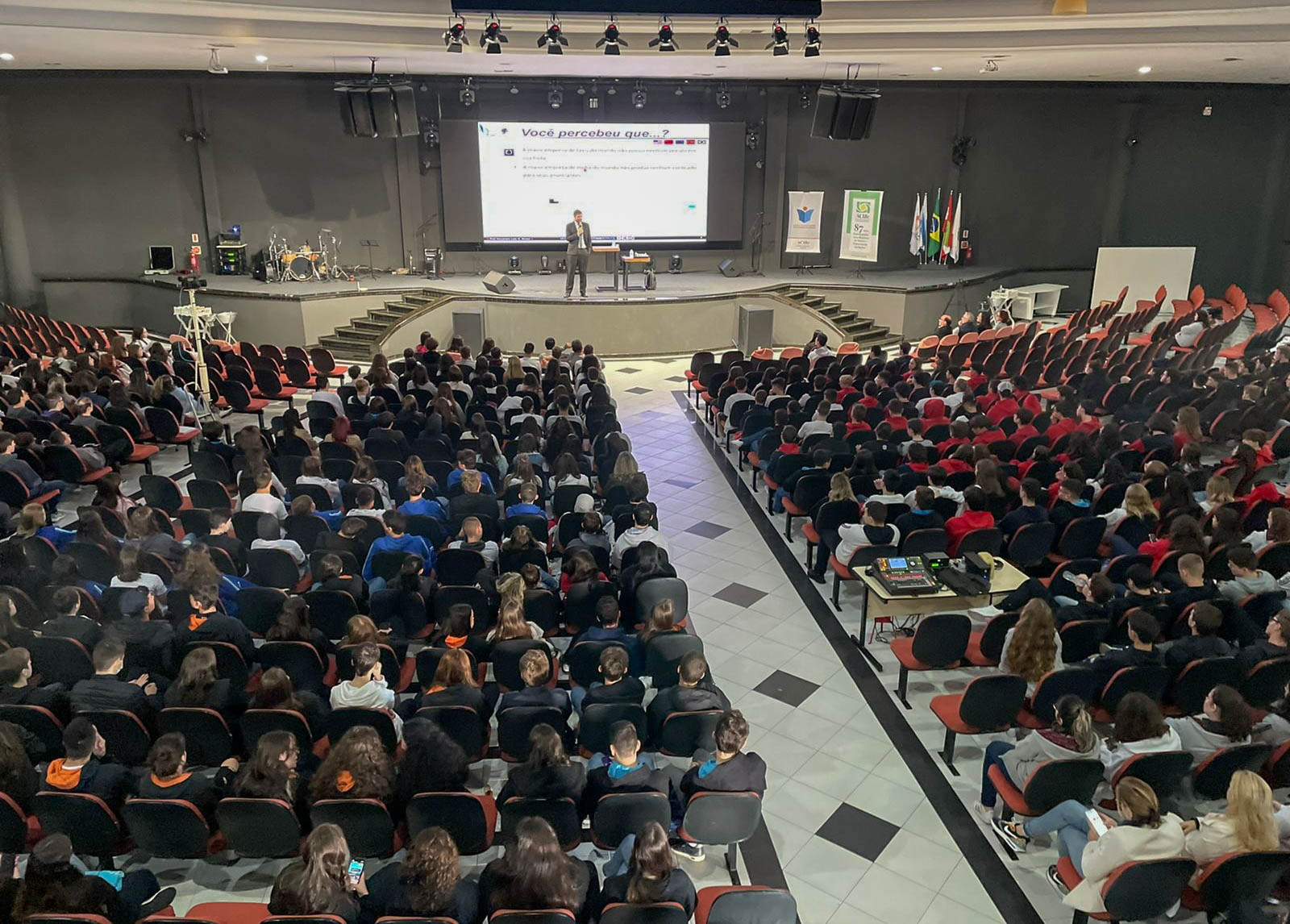 Núcleo das Instituições Educacionais da ACIBr promove palestra sobre a contribuição dos pais na escolha pessoal e profissional dos filhos