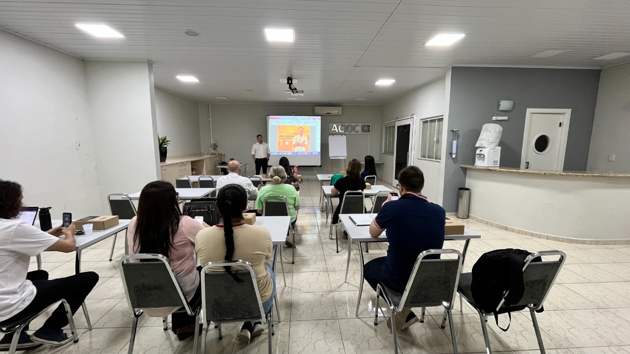 Empresas ligadas ao Núcleo de Gastronomia da ACIOC participam do treinamento “Restaurante Lucrativo”