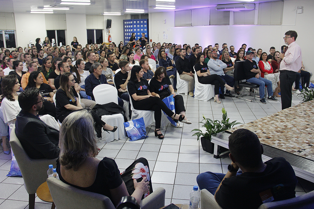 Evento Gente, Gestão e Resultado debate meritocracia corporativa em Chapecó