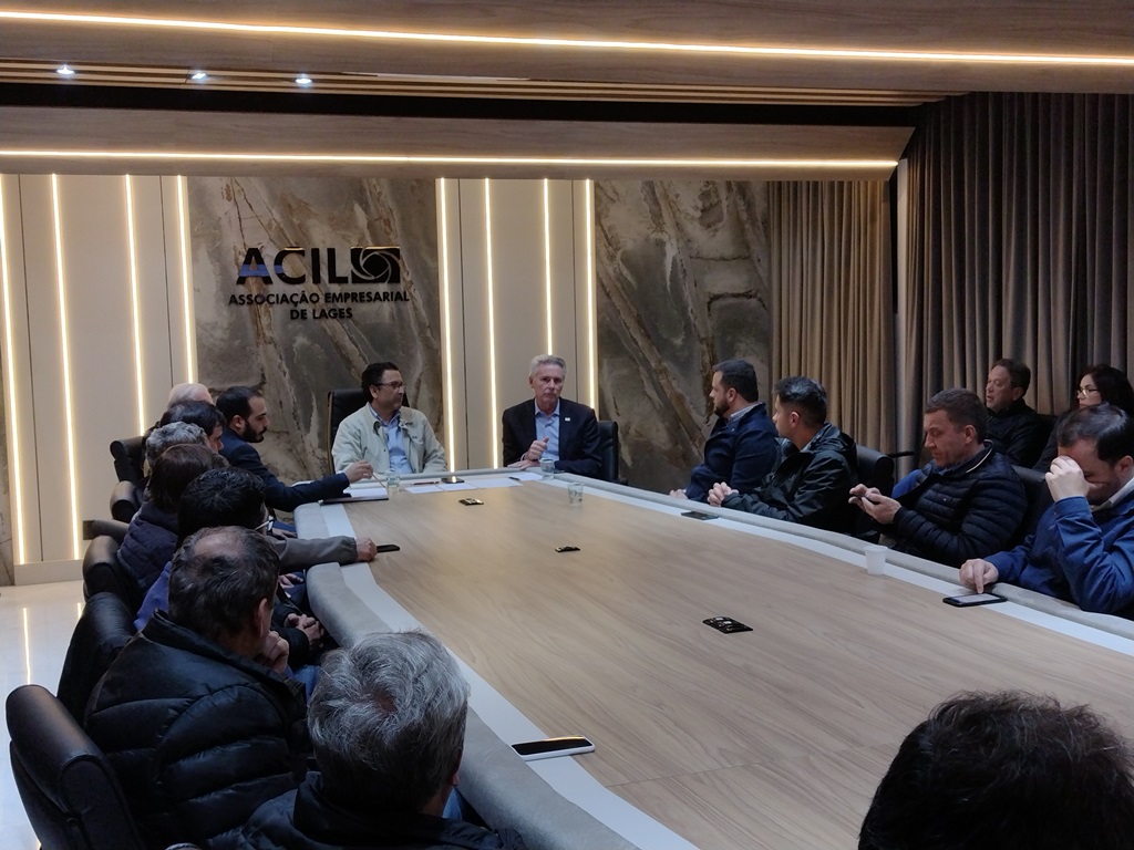 Presidente da Facisc participa da reunião da diretoria da ACIL